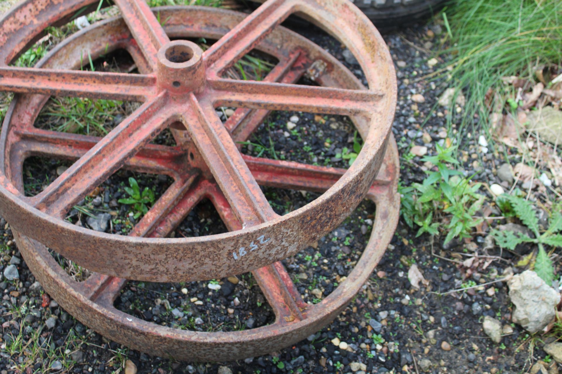 Cast iron wheels. - Image 3 of 3