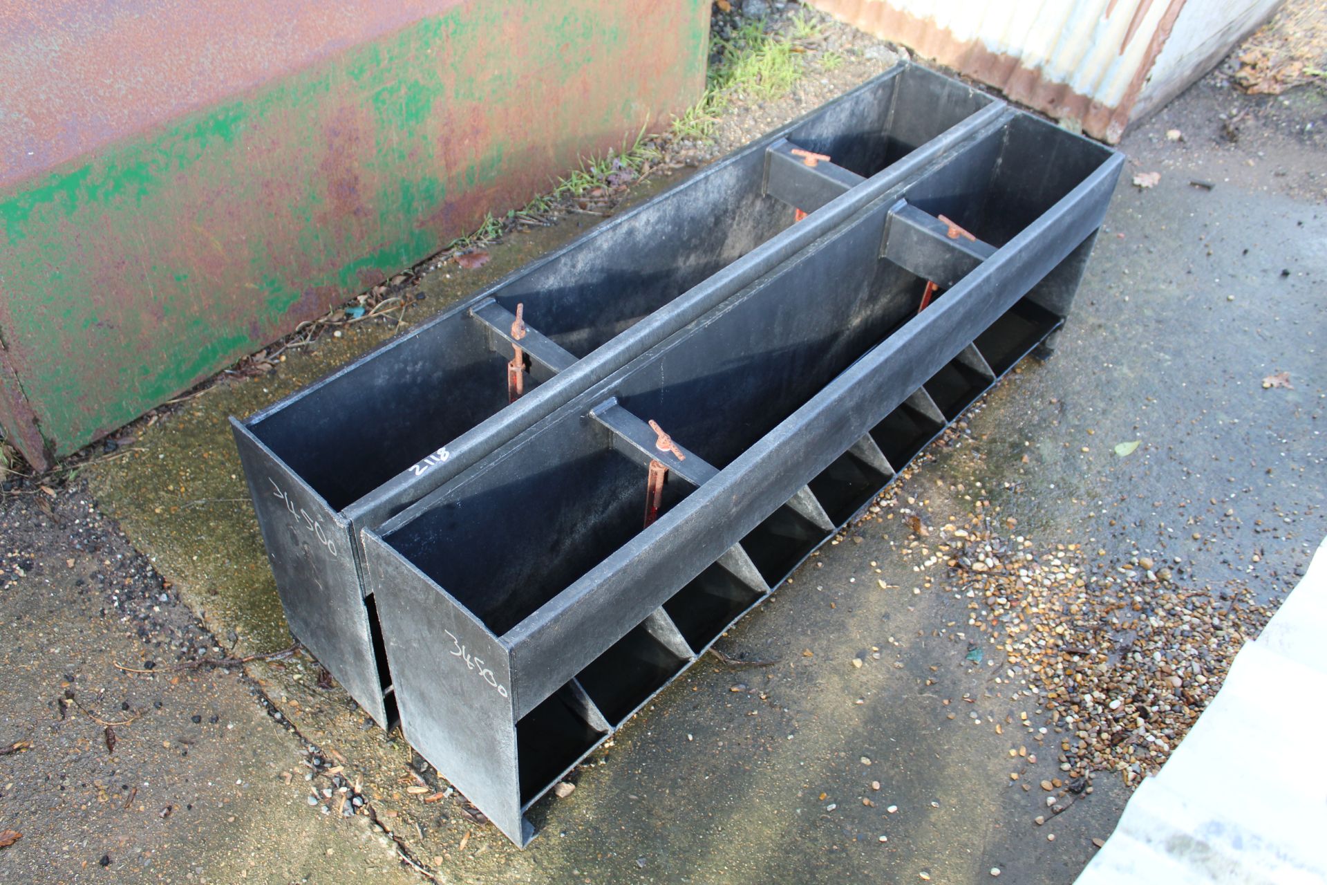 2x plastic pig feeders. V