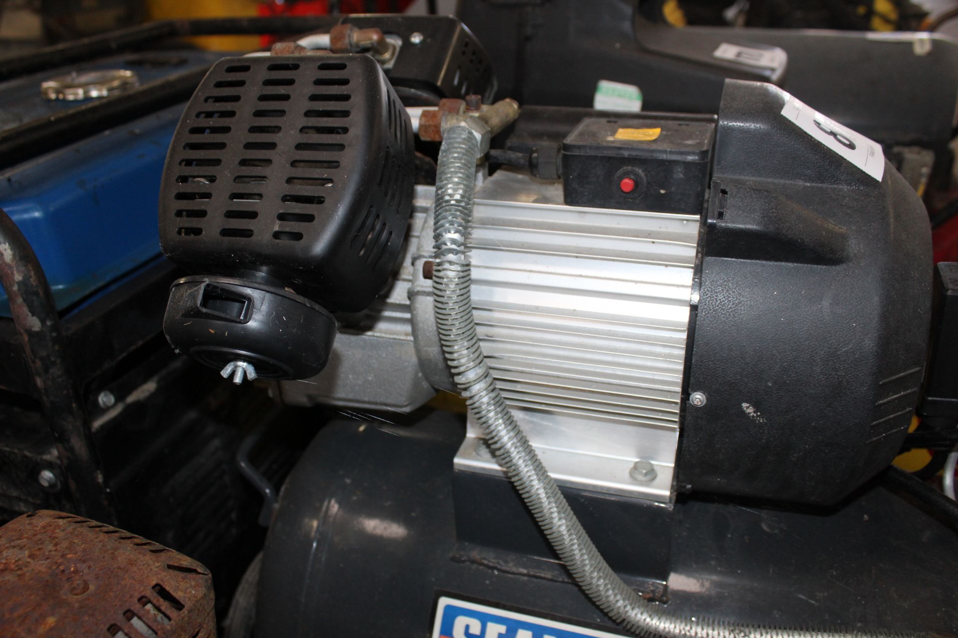 Sealey 50lt workshop compressor. For sale due to sale of farm. - Image 4 of 4