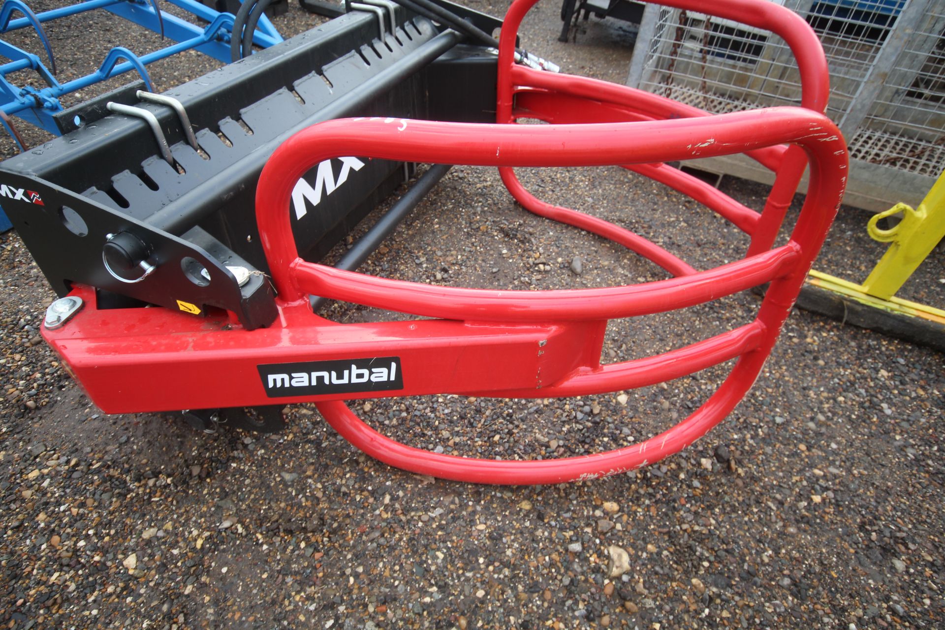 MX Manubal C40 bale squeeze. 2022. Euro 8 brackets. Owned from new. For sale due to retirement. V - Image 12 of 15