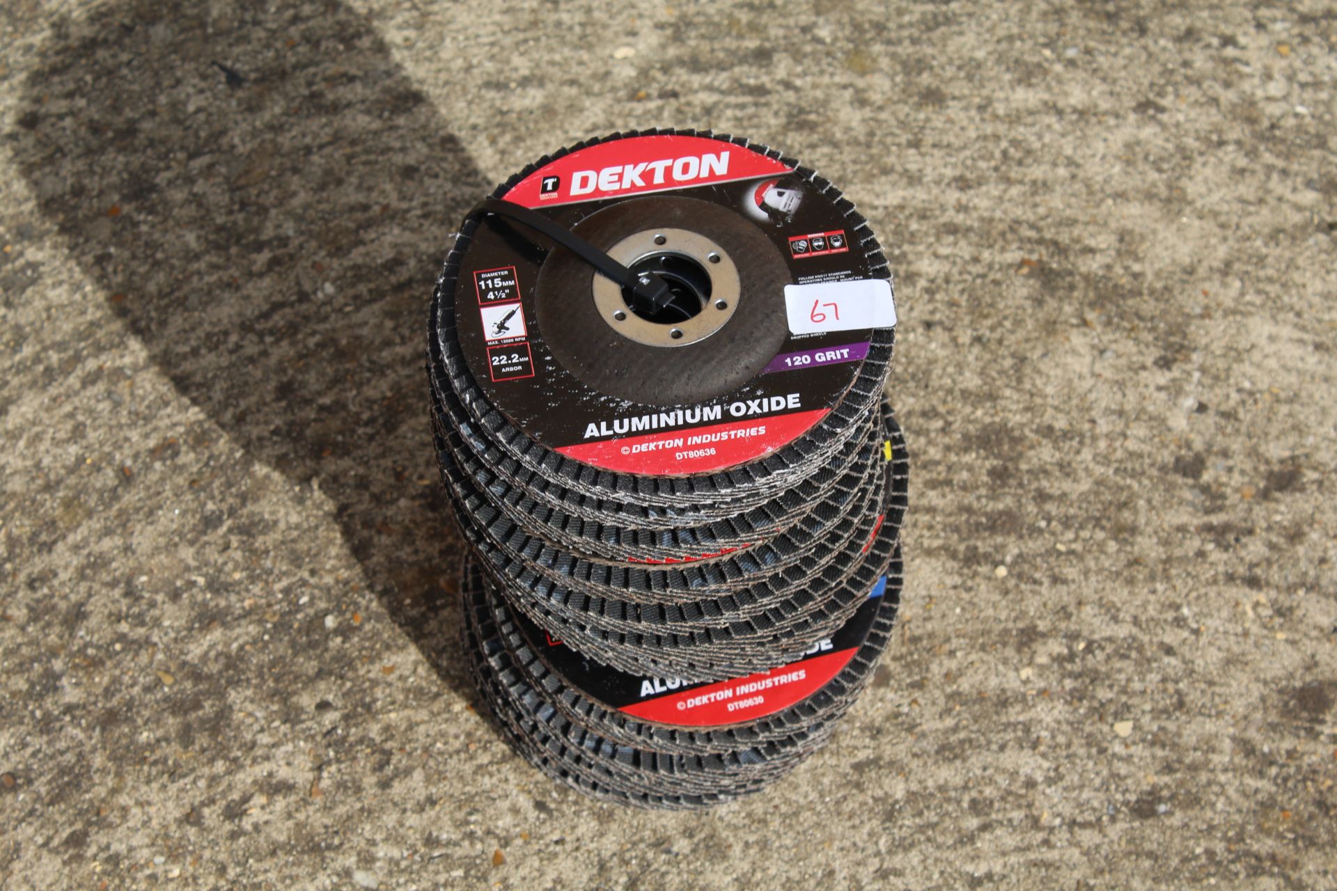 12x Assorted 4 ½" flap discs. V