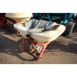 Vicon Vari-402 fertiliser spreader. Serial Number 2210713966. V