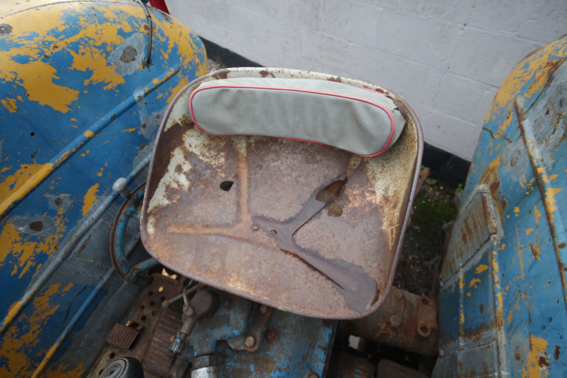 Fordson Super Major Roadless 4WD tractor. Axle serial number 1049. In current ownership for 25 - Image 38 of 44