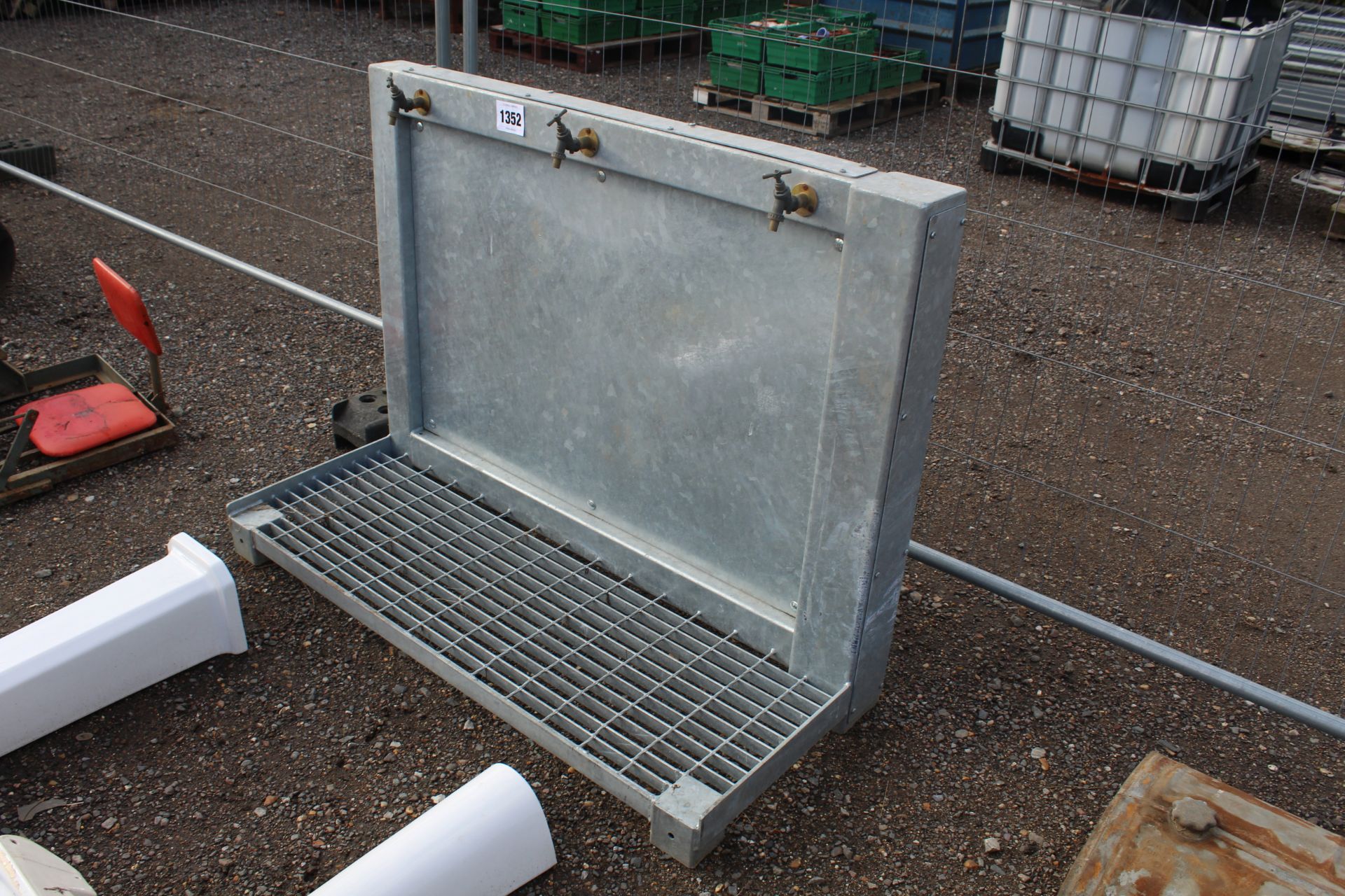 Galvanised boot washing stand. V - Image 2 of 7