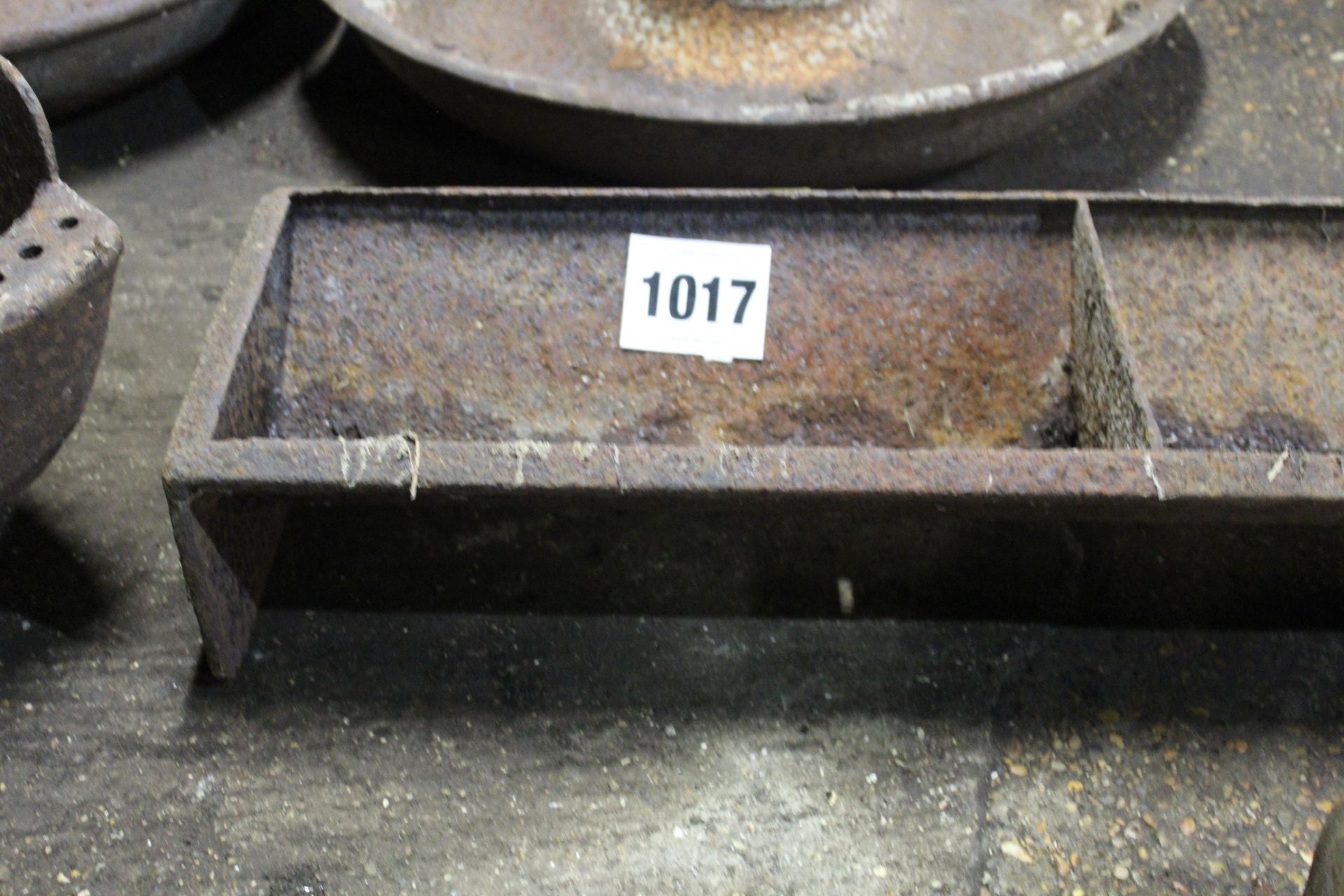 Long cast iron trough. - Image 2 of 3