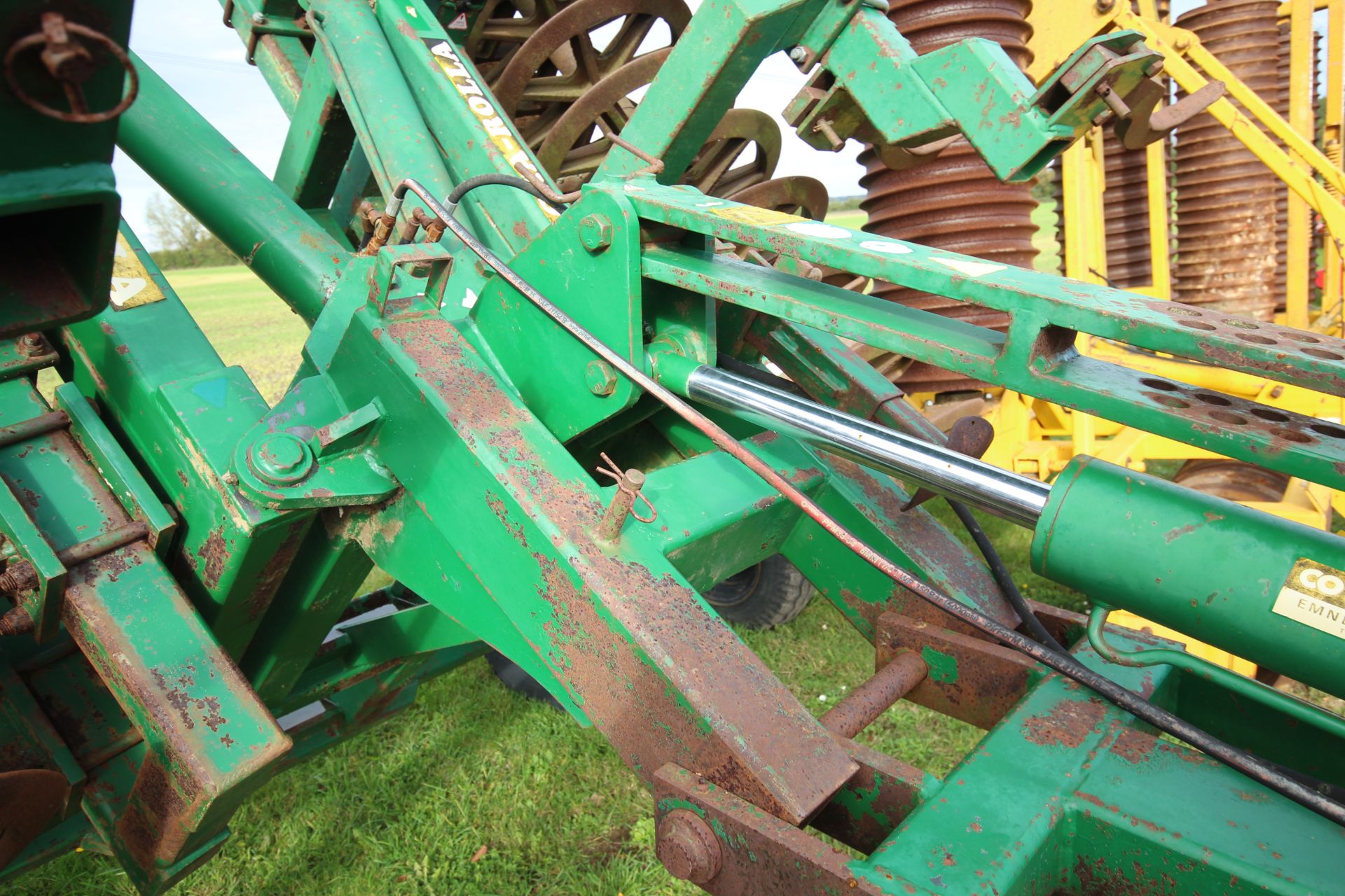 Cousins 5.6m hydraulic folding double press. With leading tines. V - Image 32 of 34