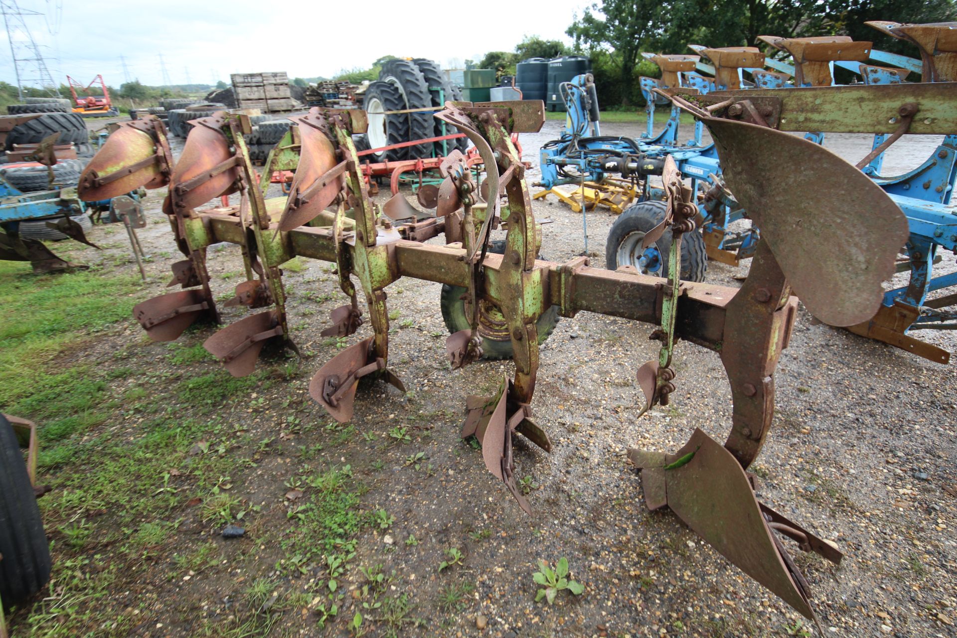 Dowdeswell DP1 single offset 4+1F reversible plough. - Image 4 of 22
