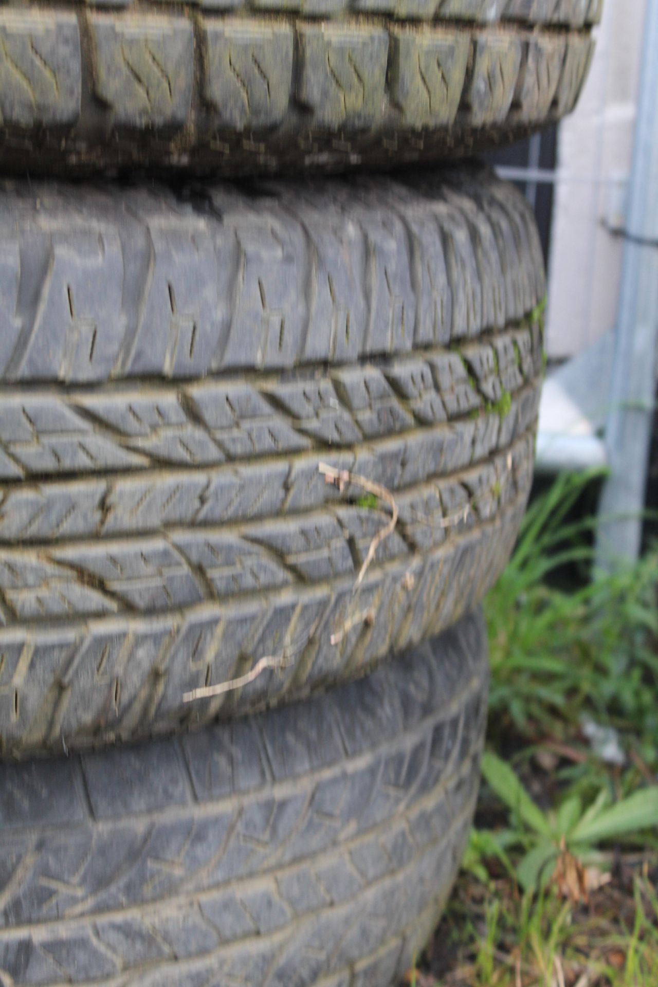 4x Kia alloy wheels and tyres. - Image 4 of 7