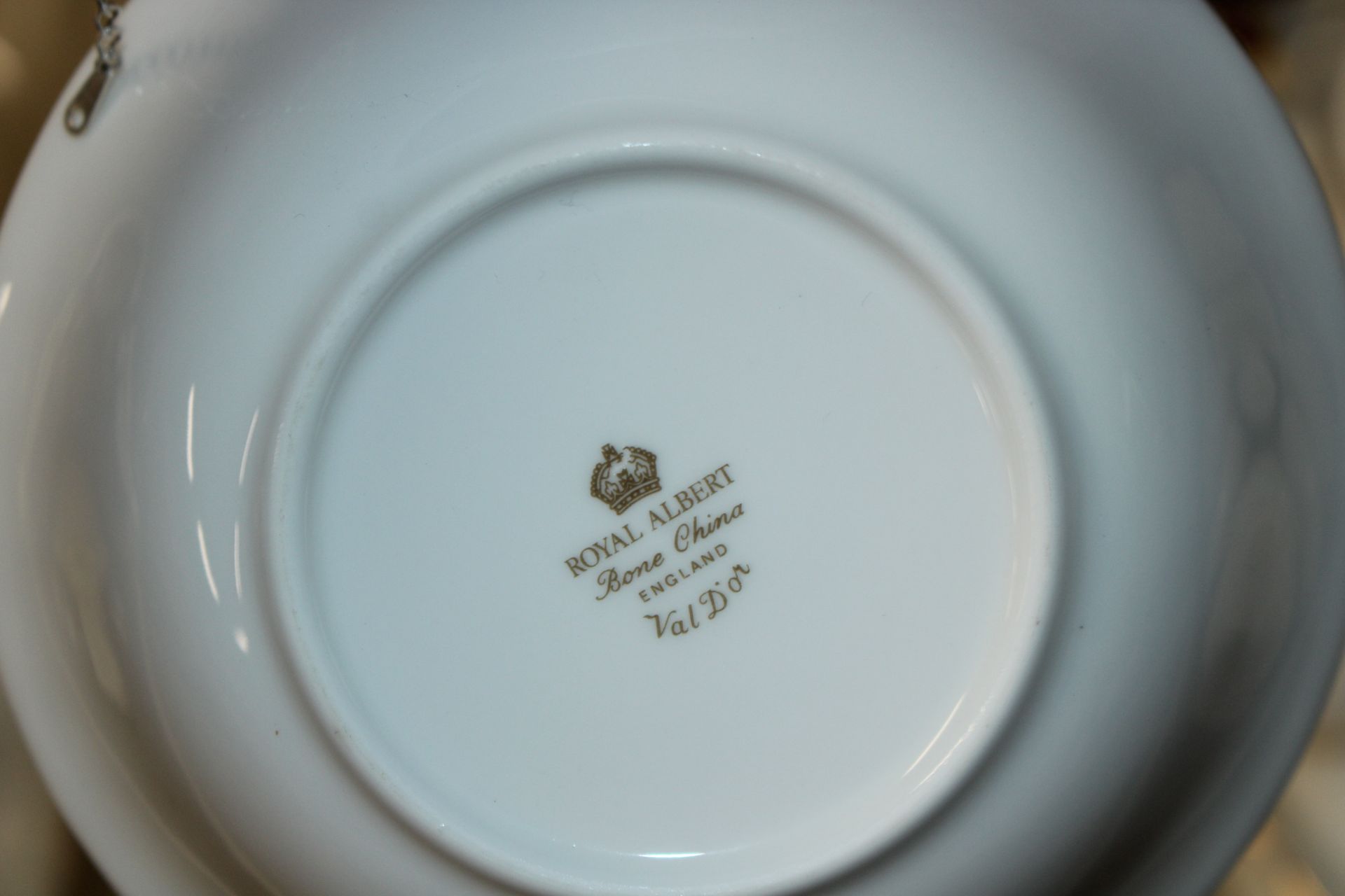 A Royal Albert "Val D'Or" dinner service - Image 2 of 2