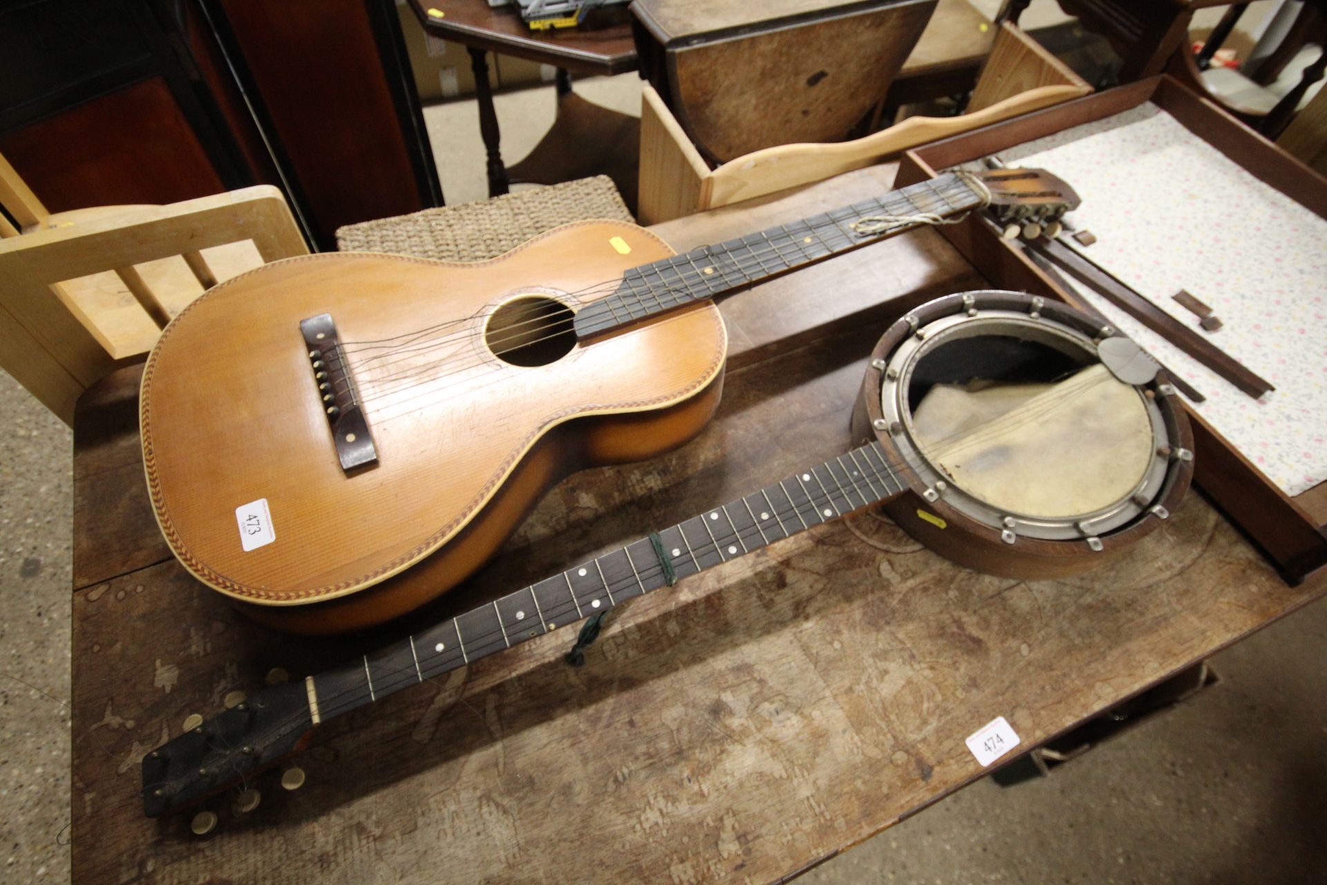 A vintage guitar and banjo AF