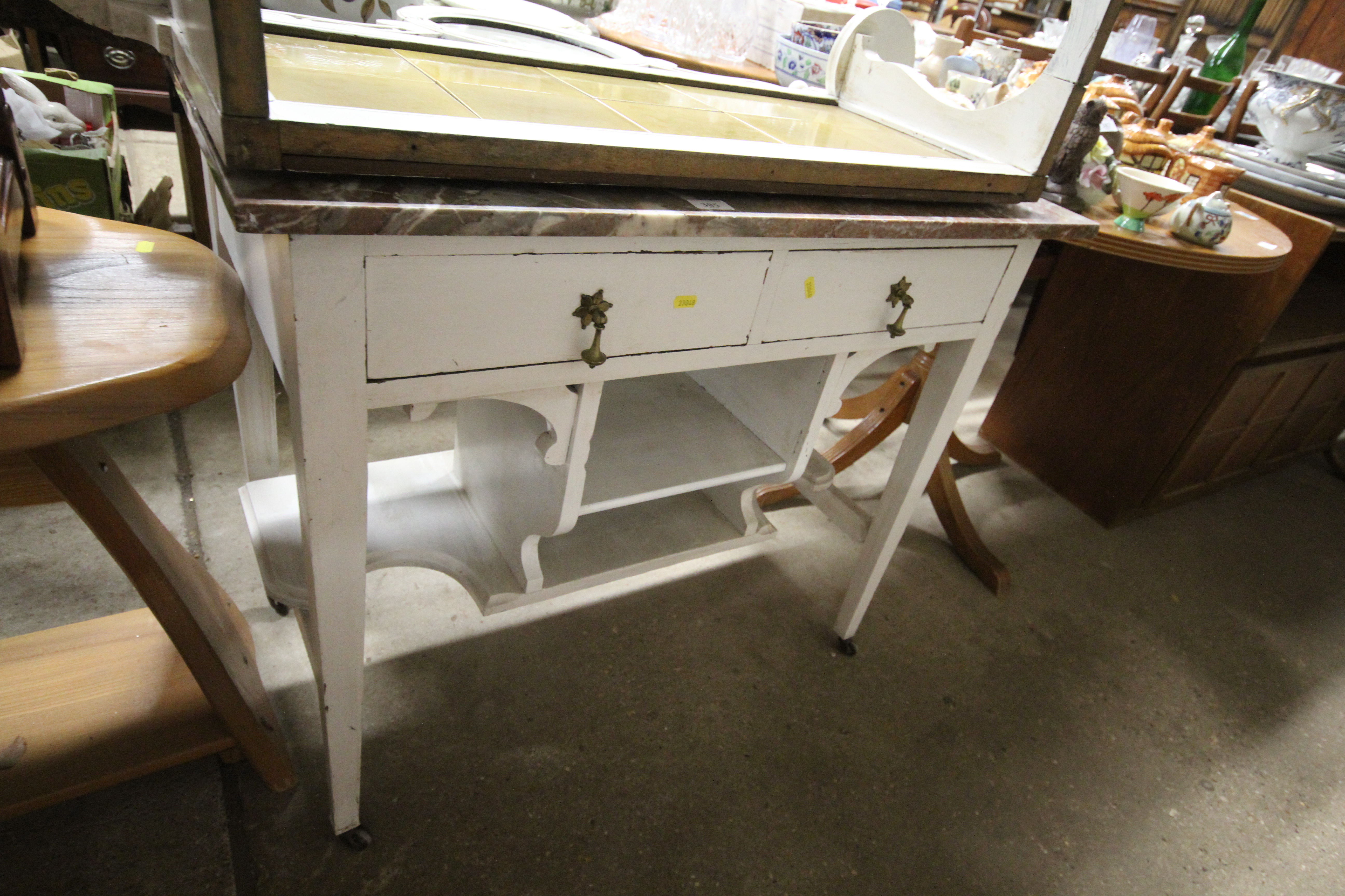 An Edwardian white painted tile back washstand - Bild 2 aus 3