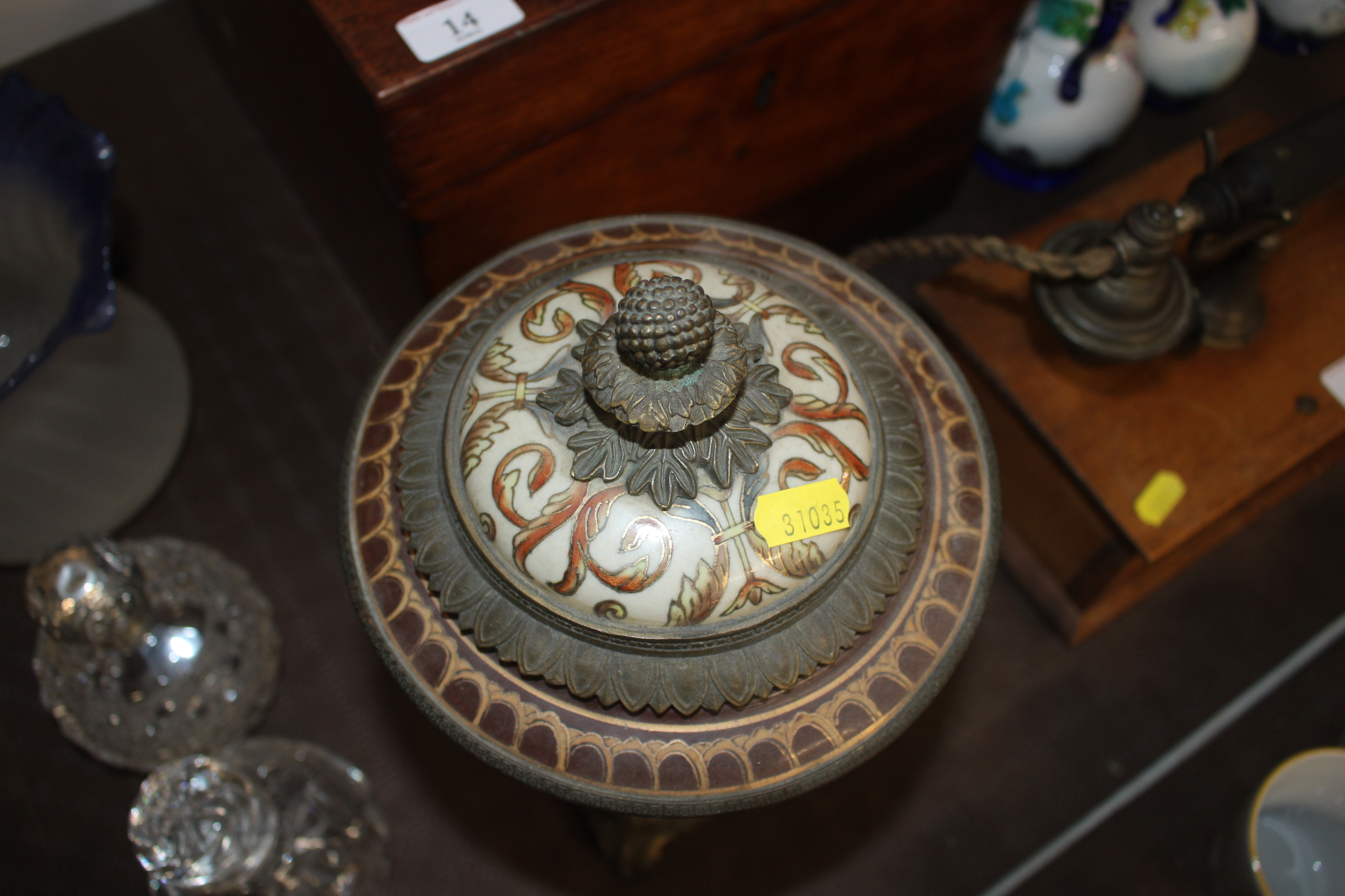 A porcelain and gilt metal mounted Campana shaped - Bild 2 aus 5
