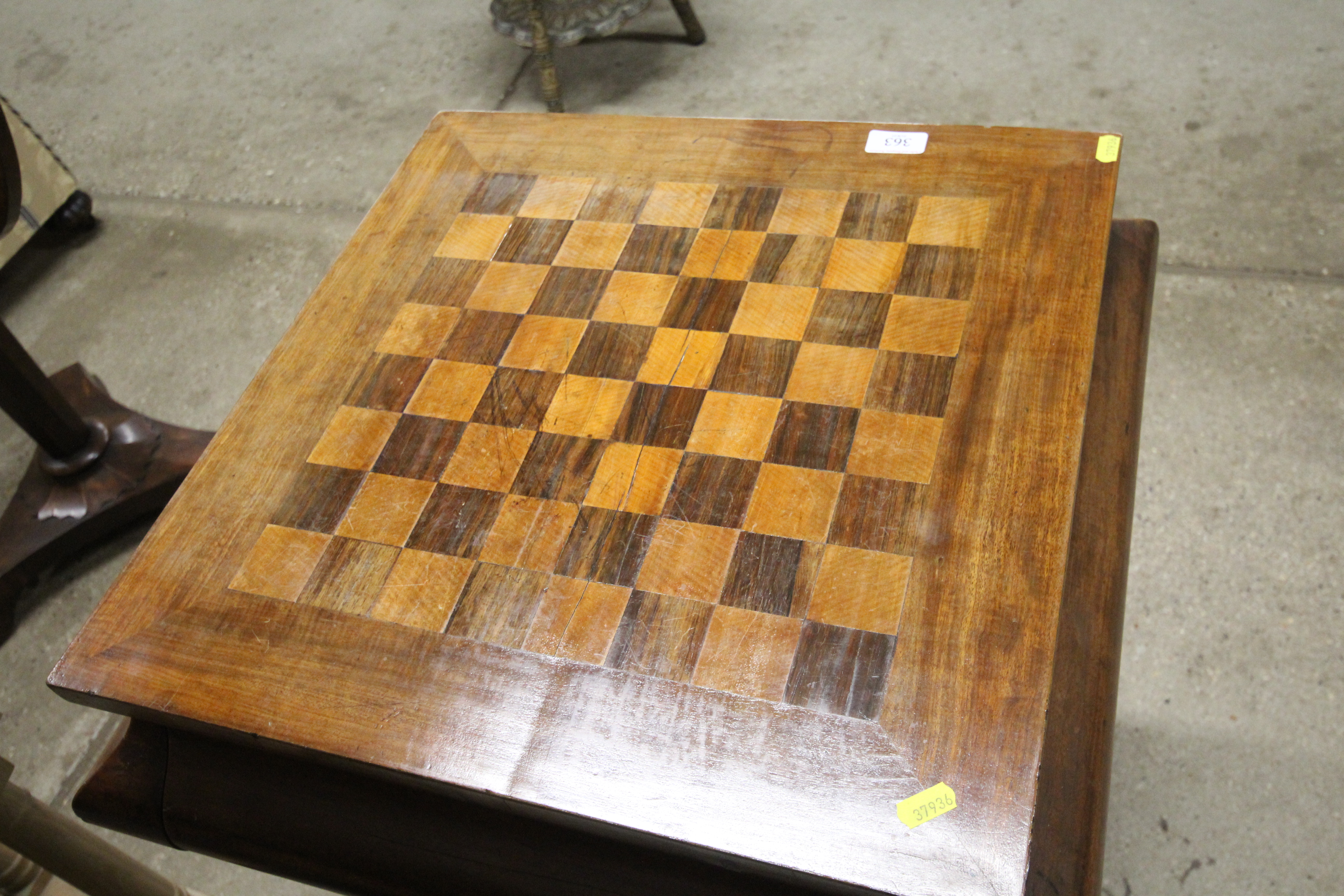 A 19th Century mahogany and inlaid games table - Bild 4 aus 9