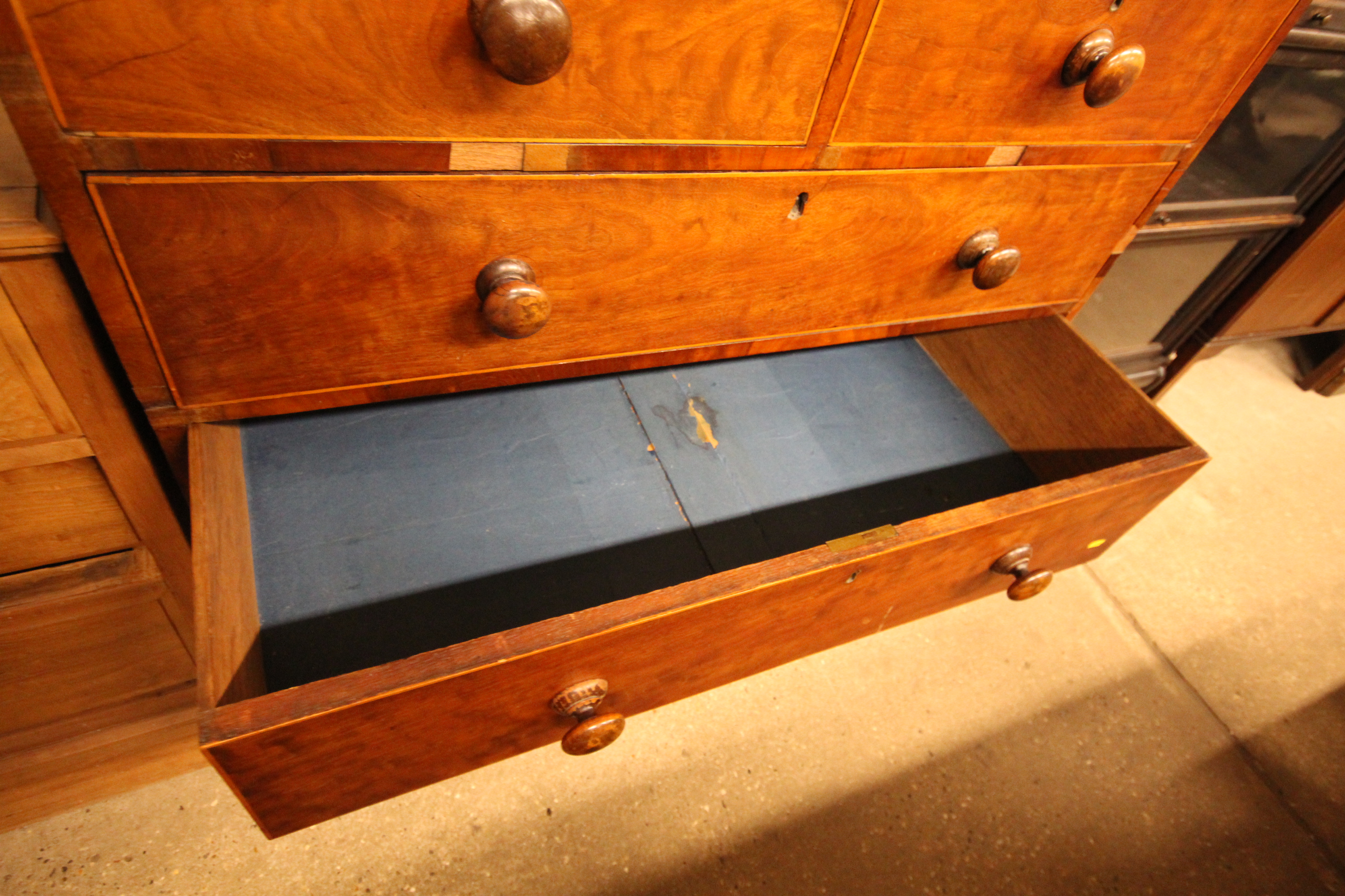 A 19th Century mahogany and boxwood strung chest o - Bild 2 aus 3