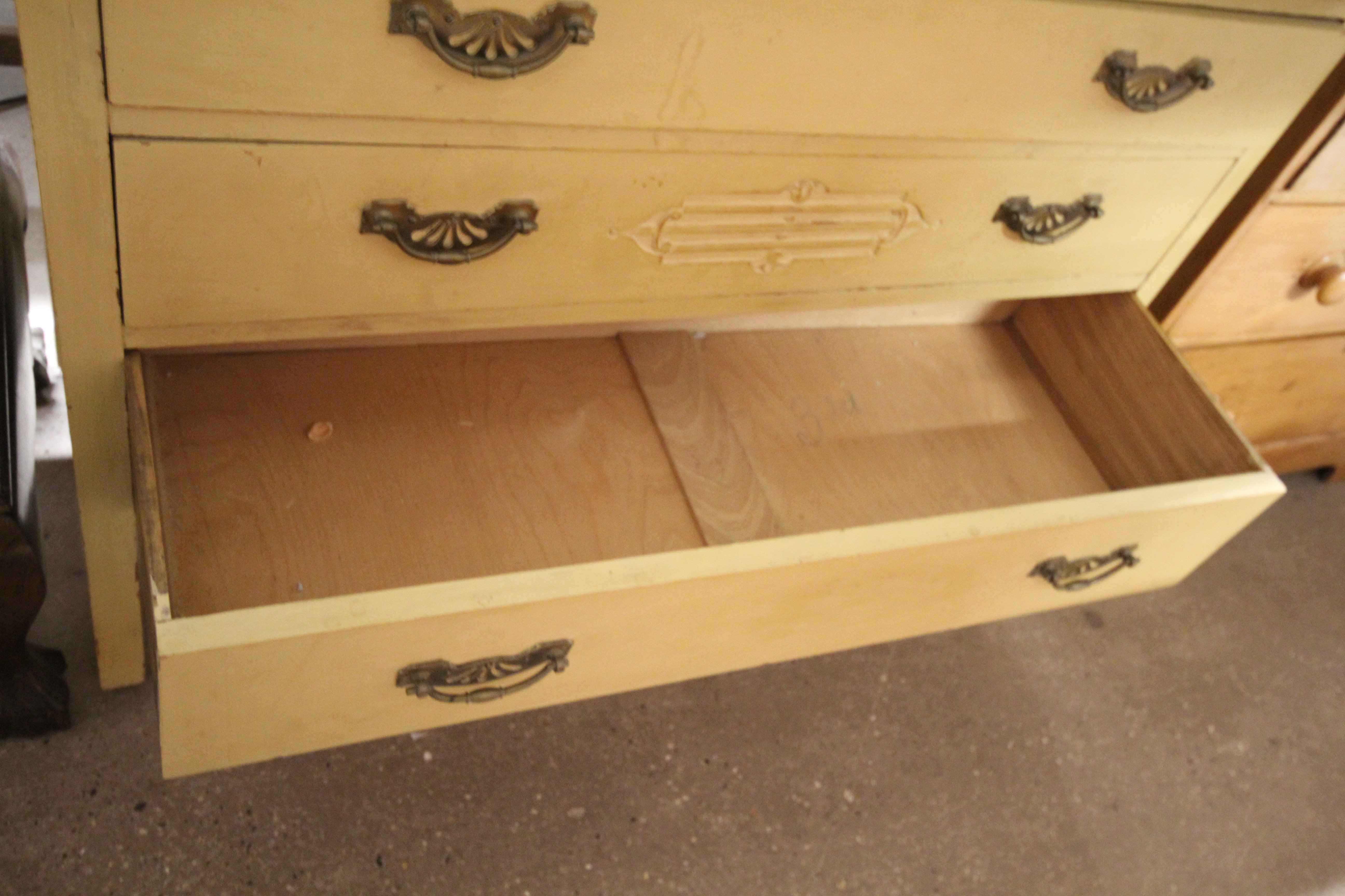 A yellow painted three drawer chest - Bild 2 aus 2