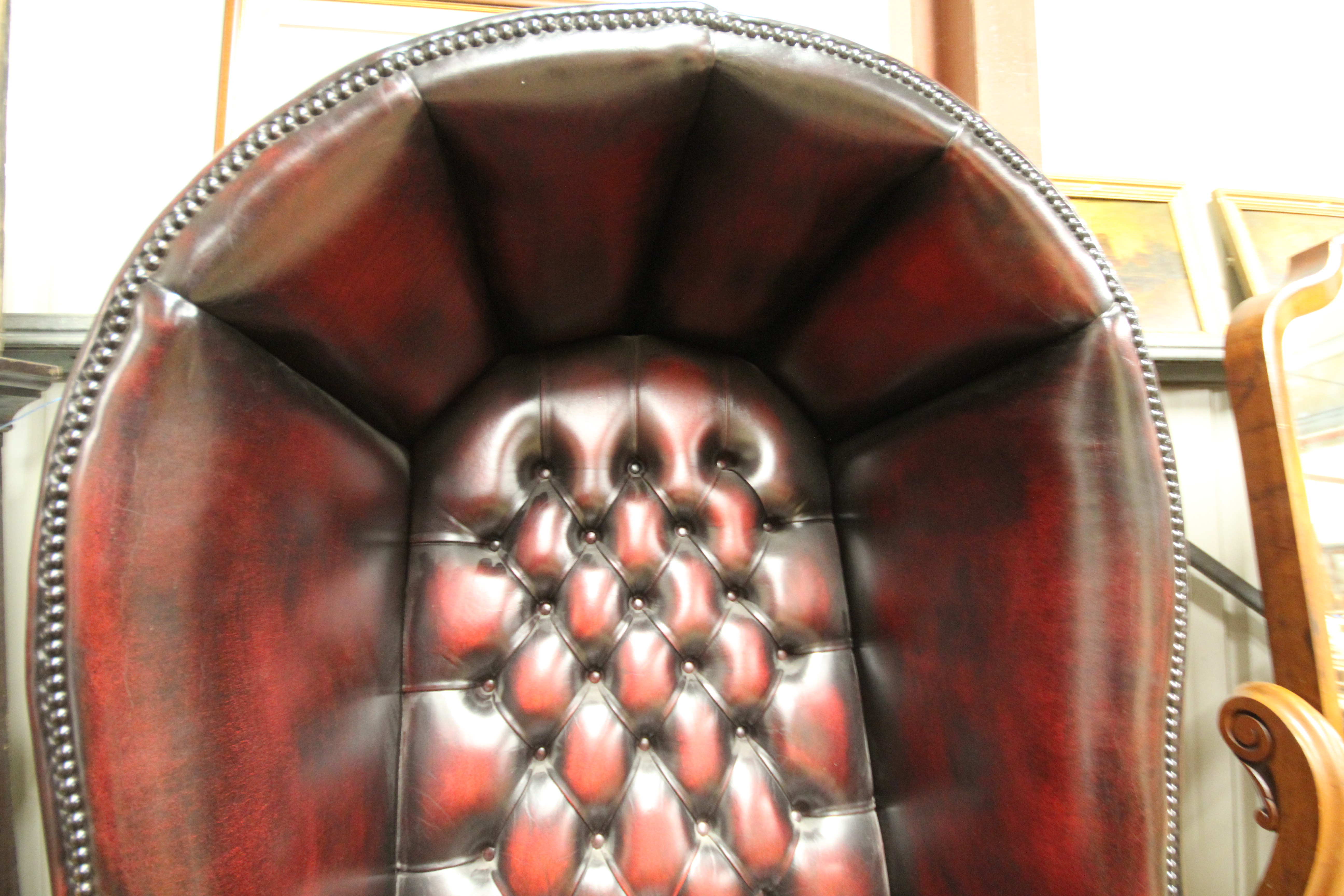 A buttoned leather hall porter's chair - Bild 3 aus 6