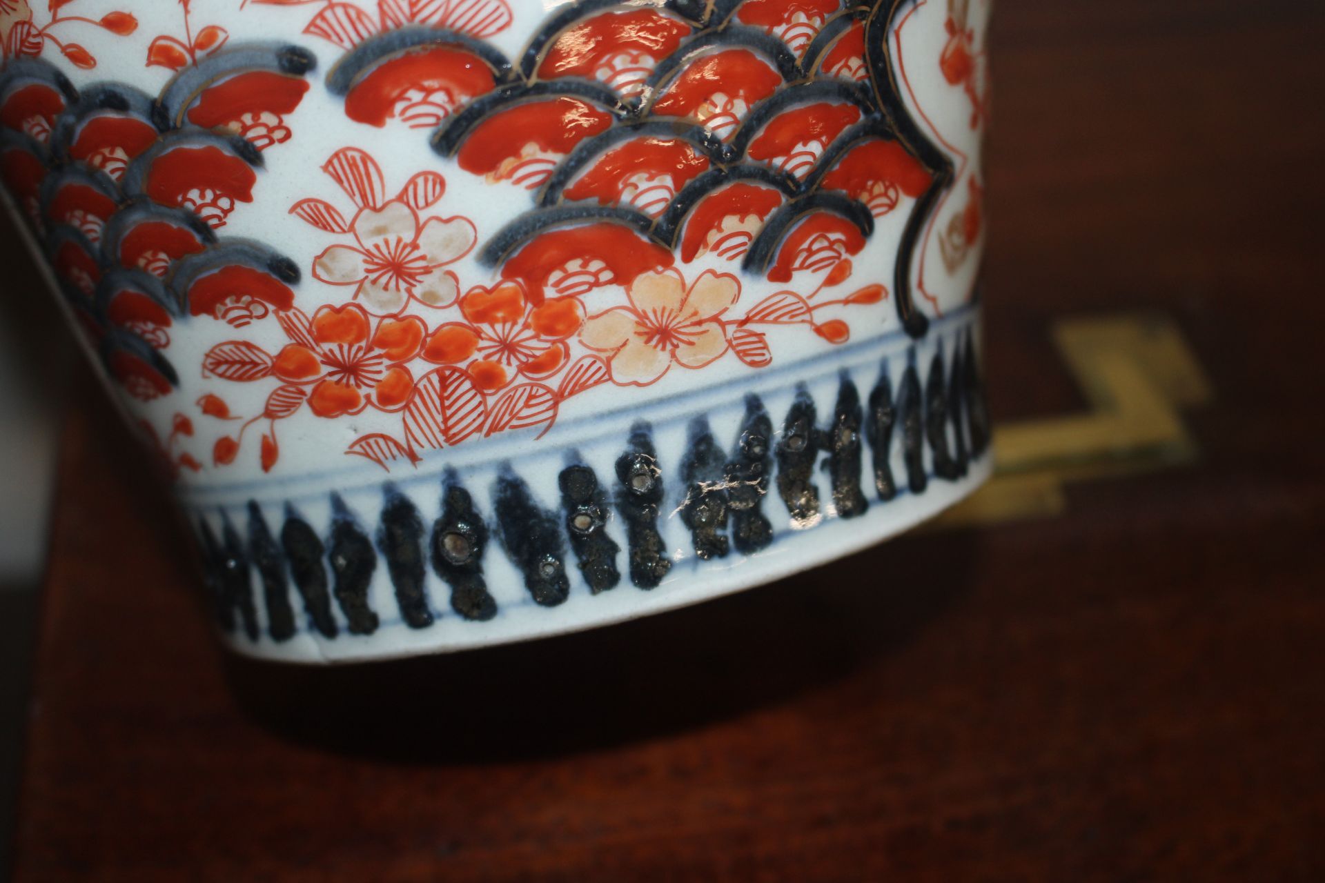 A pair of Japanese Imari baluster vases AF - Image 5 of 8