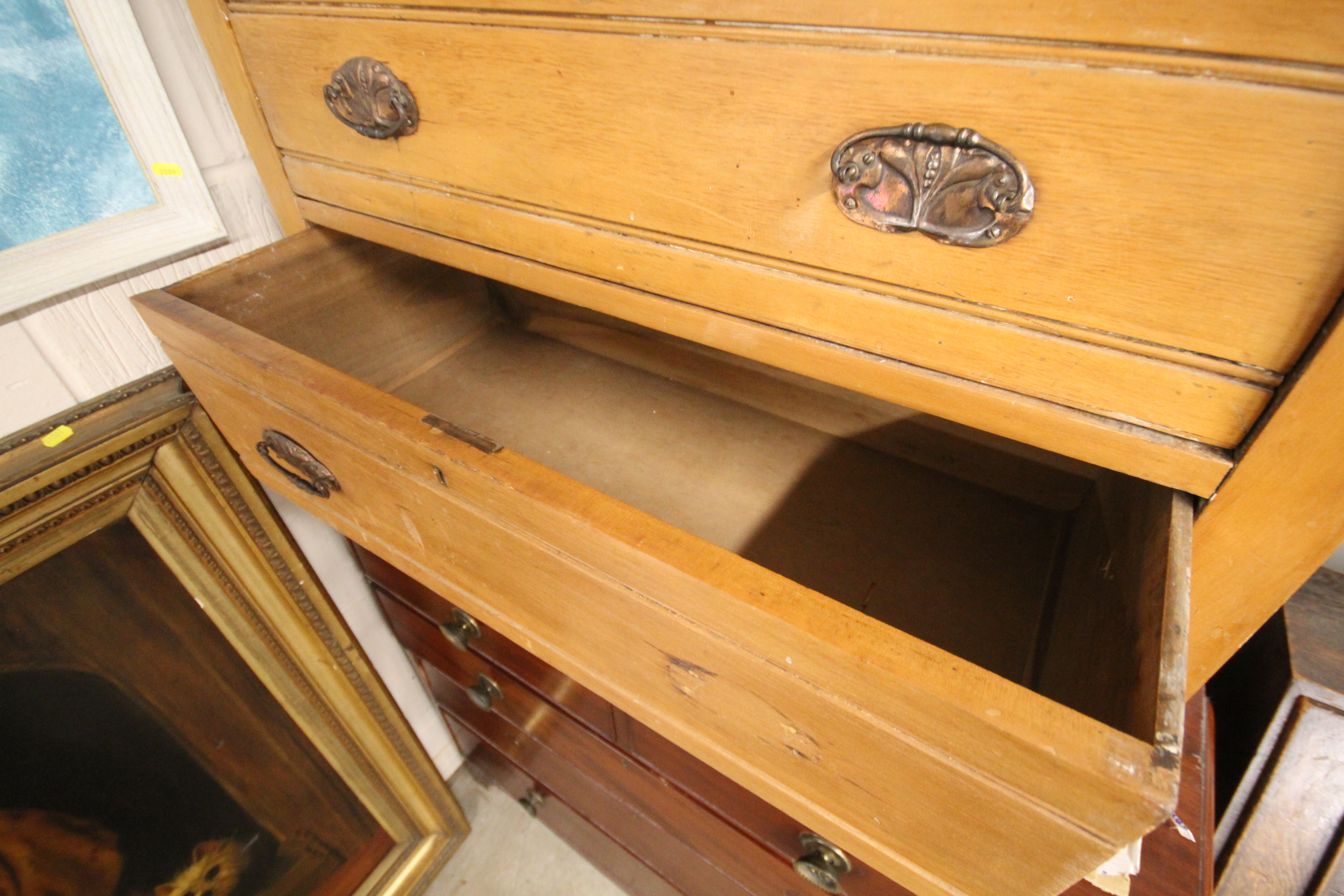An Edwardian satin walnut three drawer chest - Bild 2 aus 2