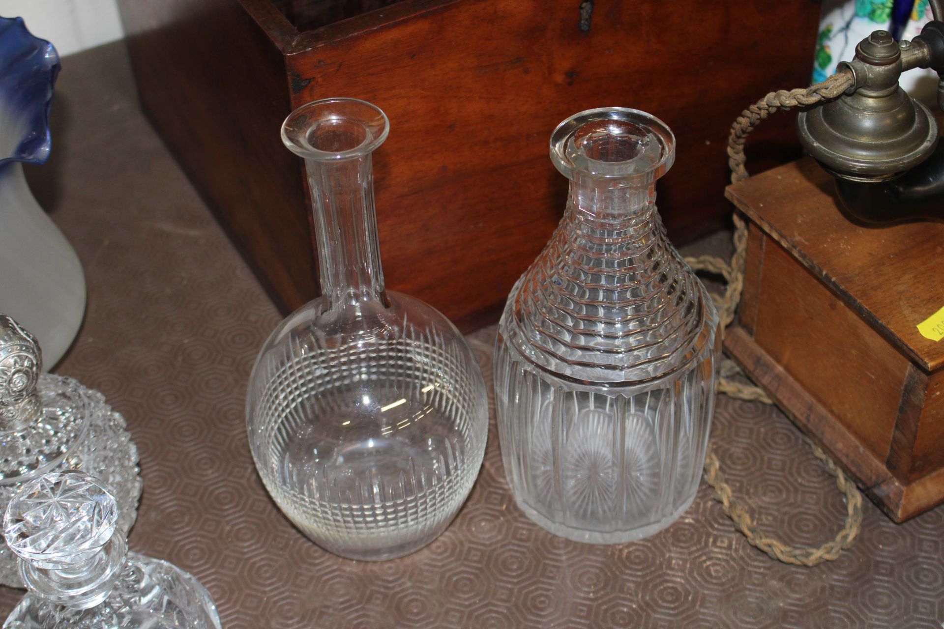 A mahogany decanter box with sunken brass handle a - Image 3 of 4