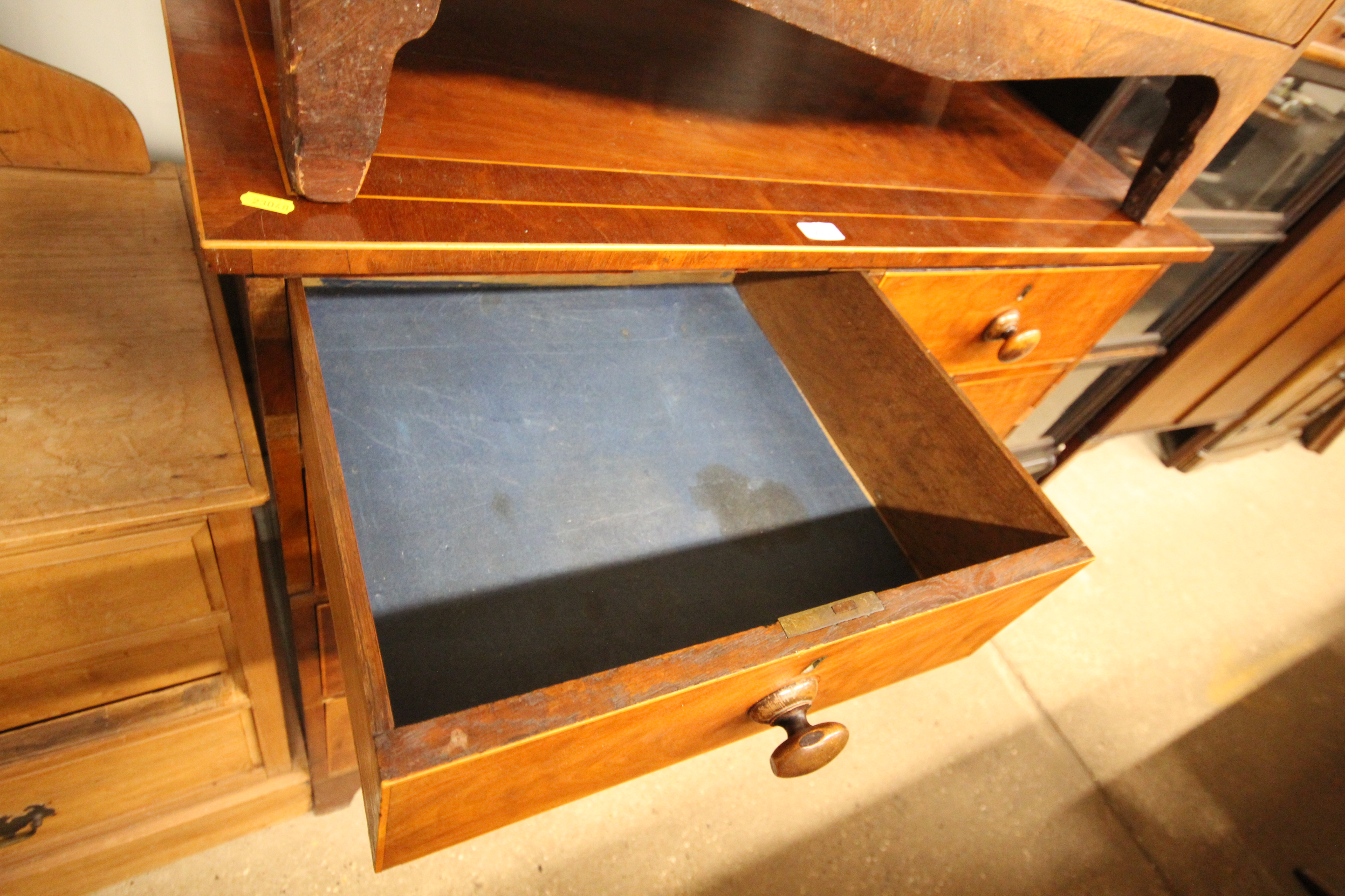 A 19th Century mahogany and boxwood strung chest o - Bild 3 aus 3