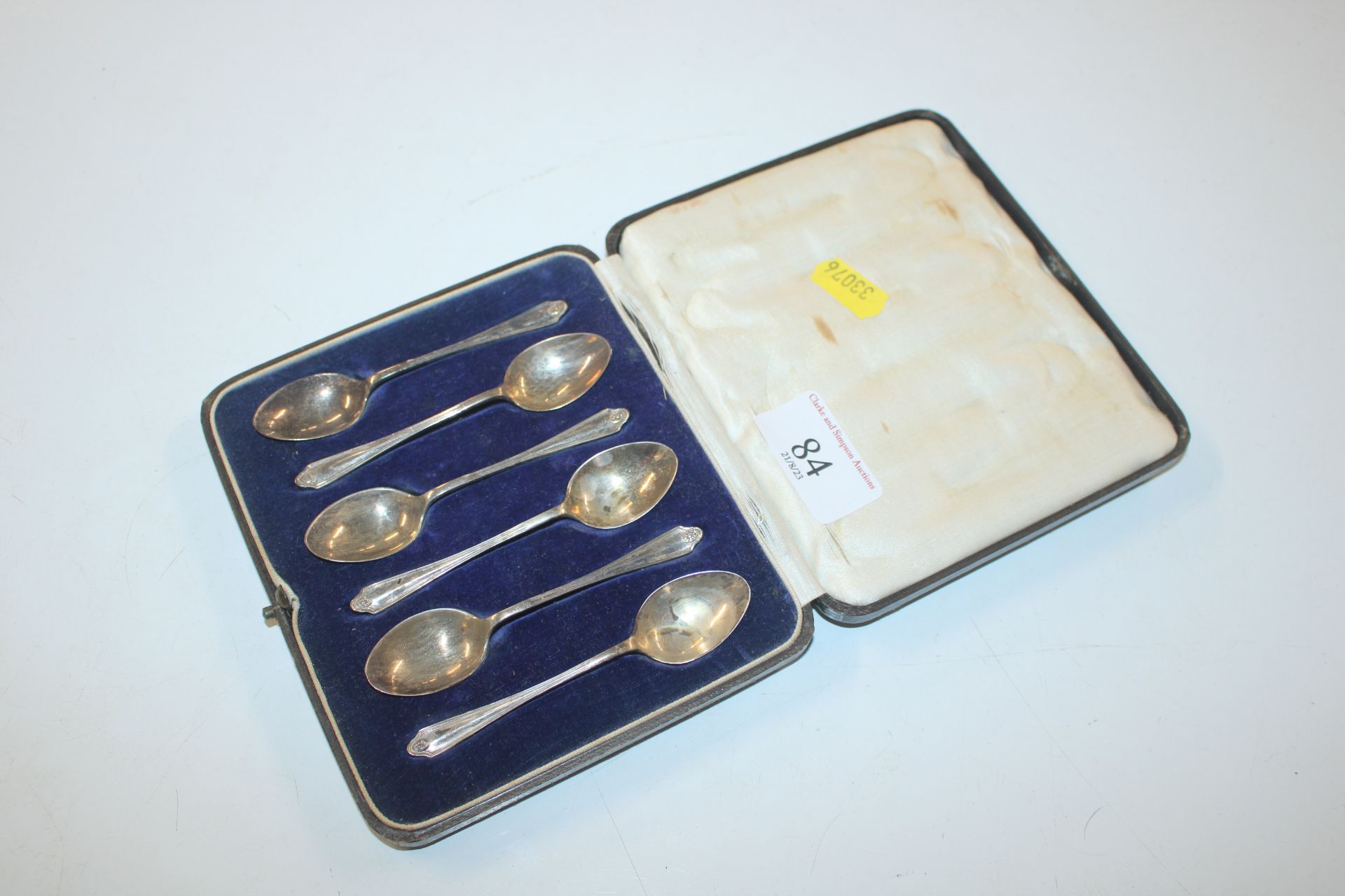 A cased set of six silver coffee spoons Birmingham 1931, total wei