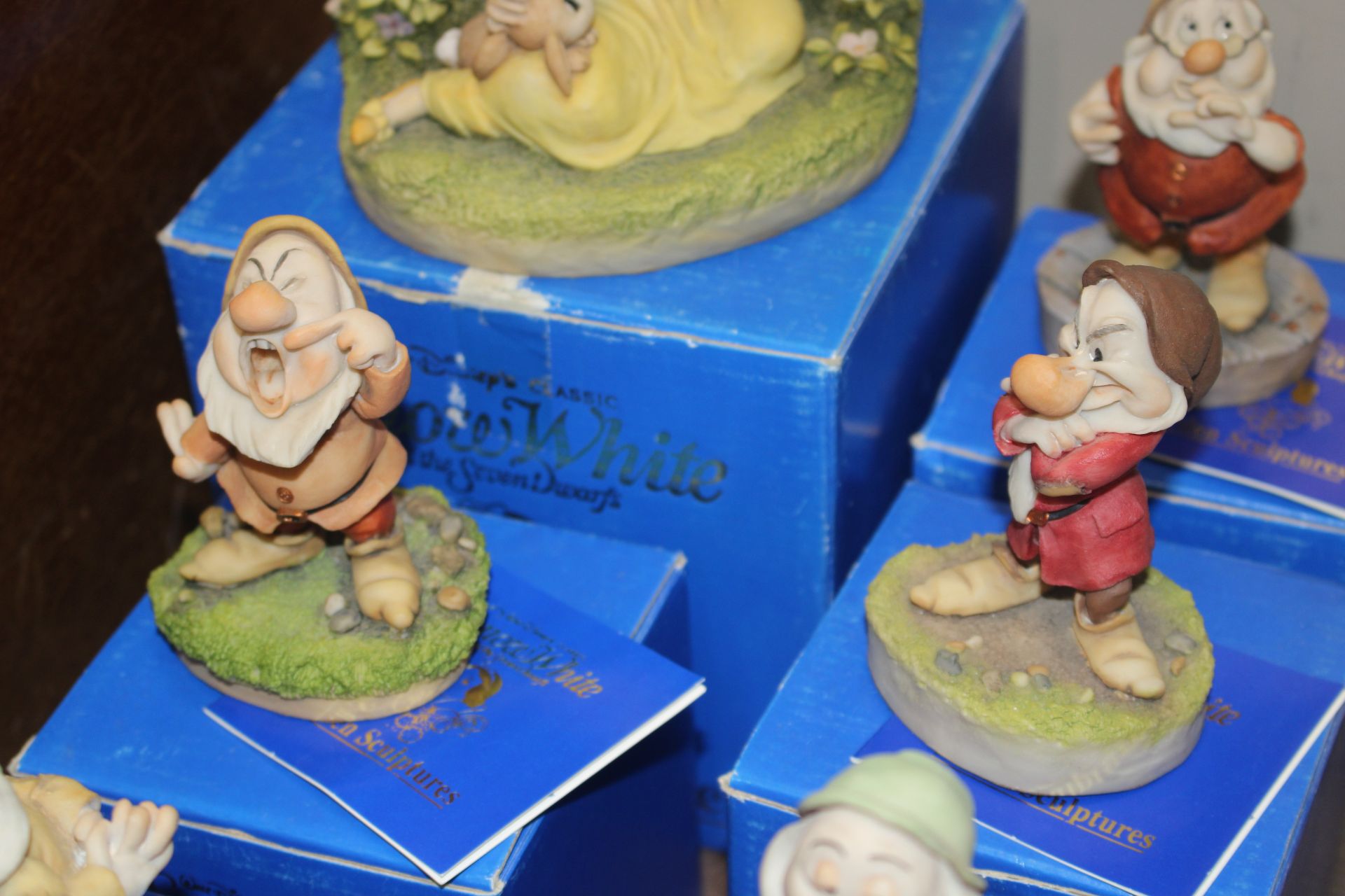 A collection of Arden "Snow White" sculptures with - Image 4 of 5