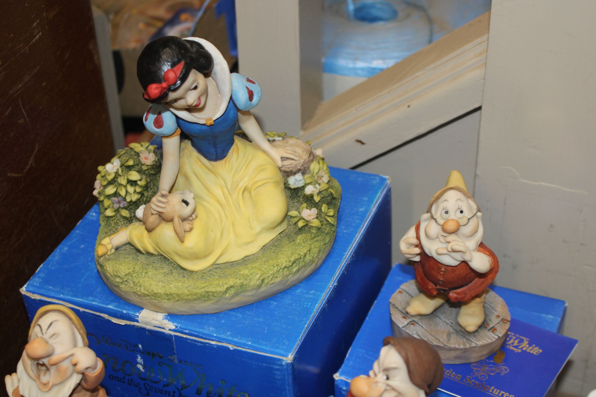 A collection of Arden "Snow White" sculptures with - Image 5 of 5