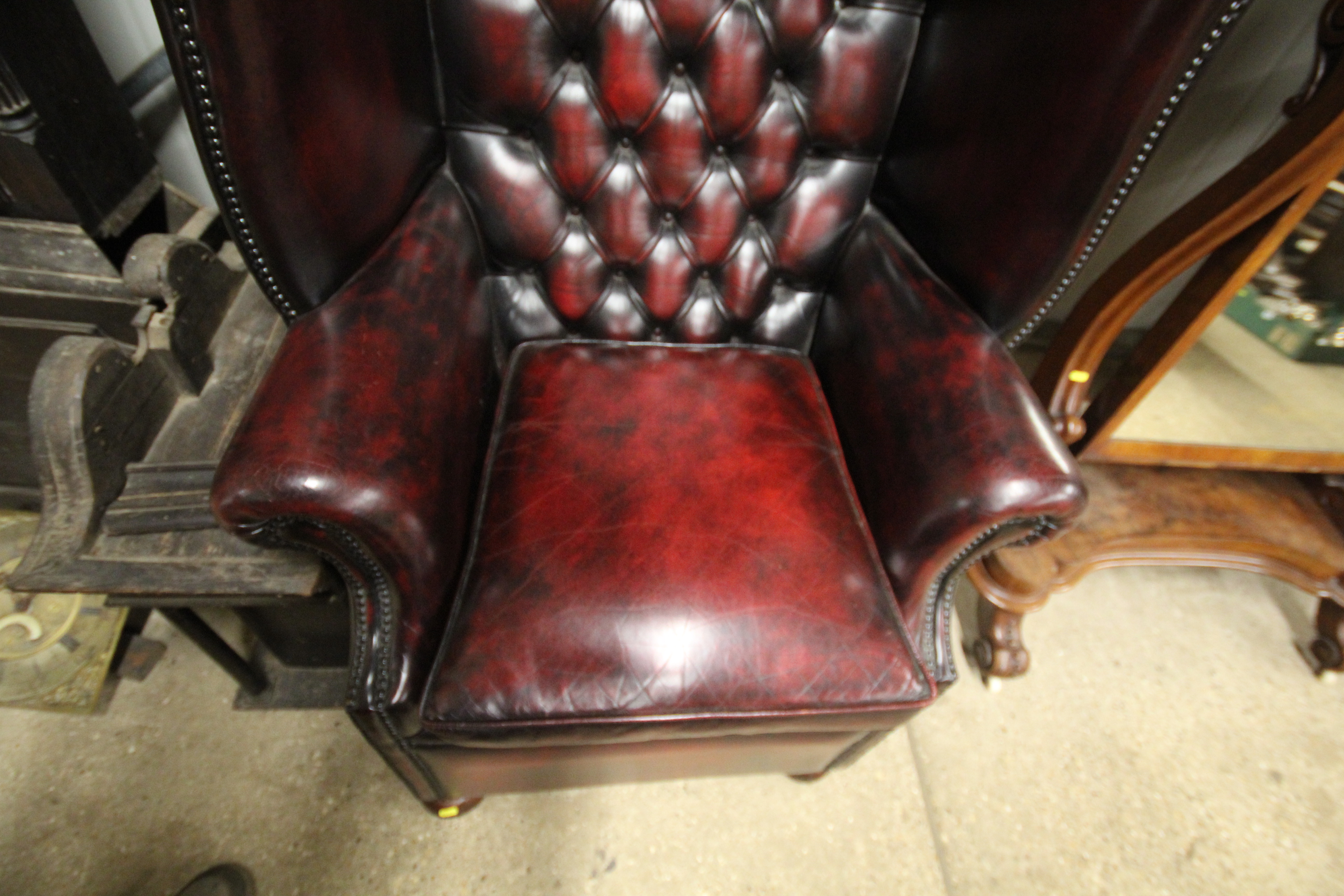 A buttoned leather hall porter's chair - Bild 5 aus 6