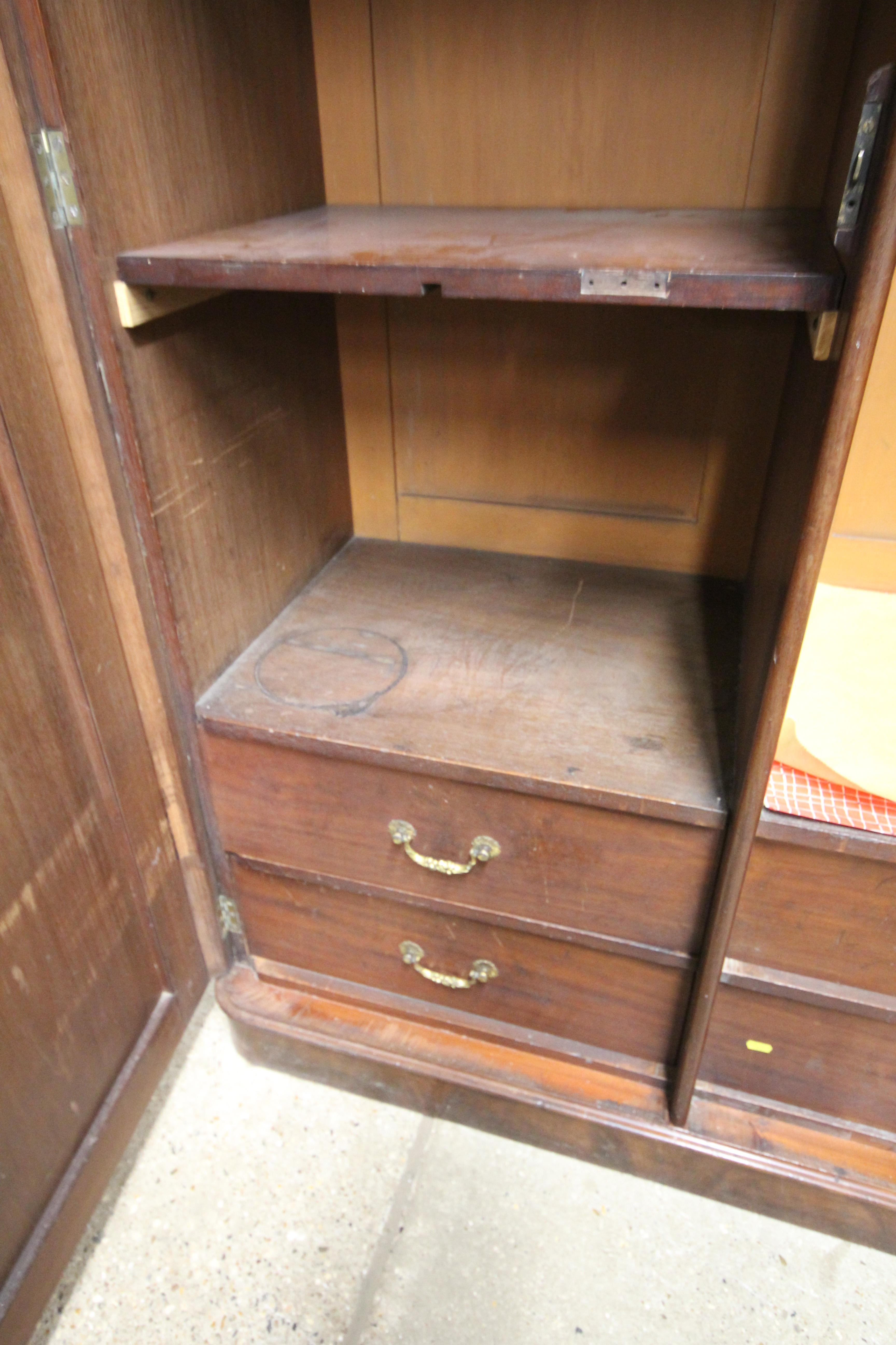 A large Victorian mahogany combination wardrobe, t - Bild 4 aus 7