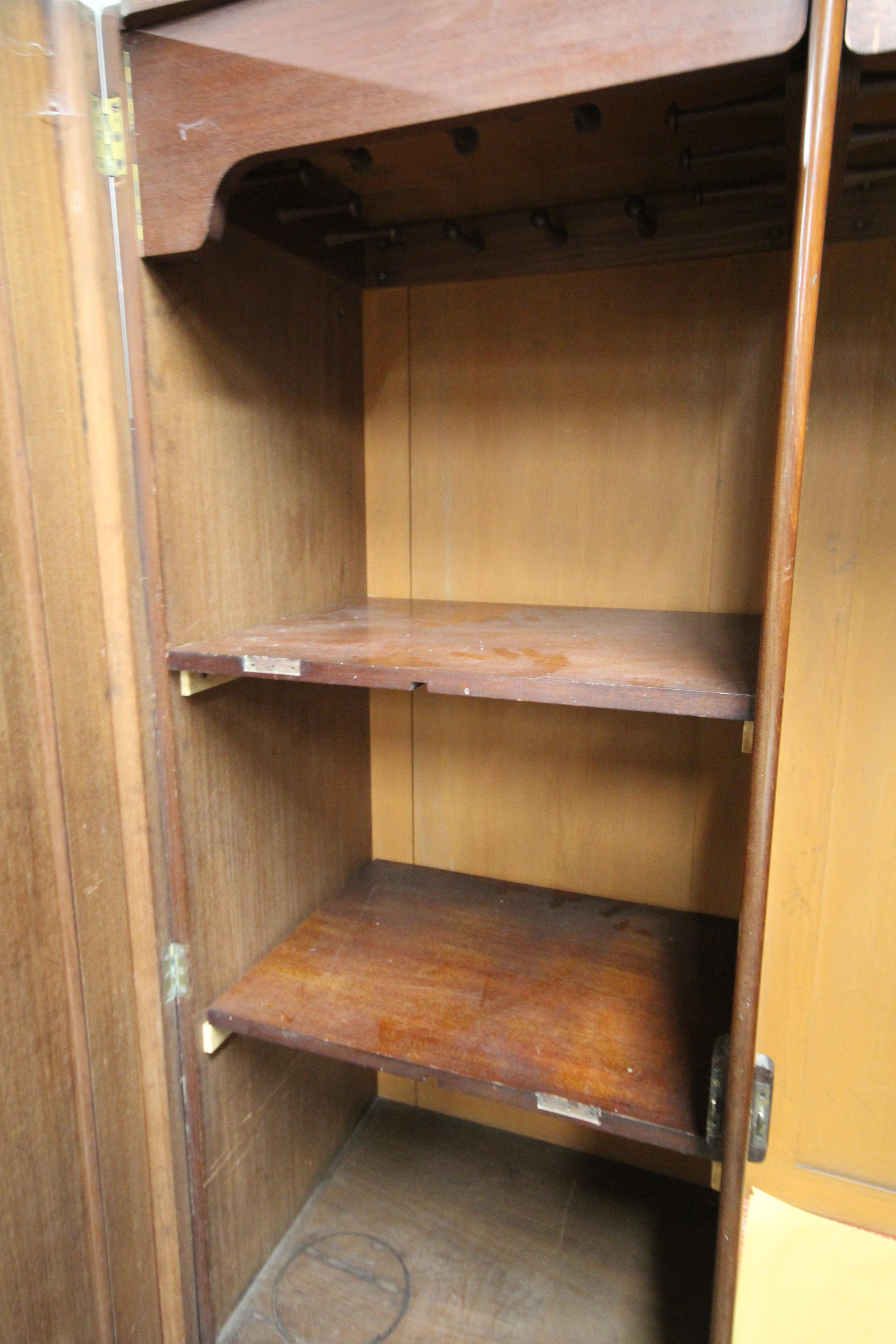 A large Victorian mahogany combination wardrobe, t - Bild 3 aus 7