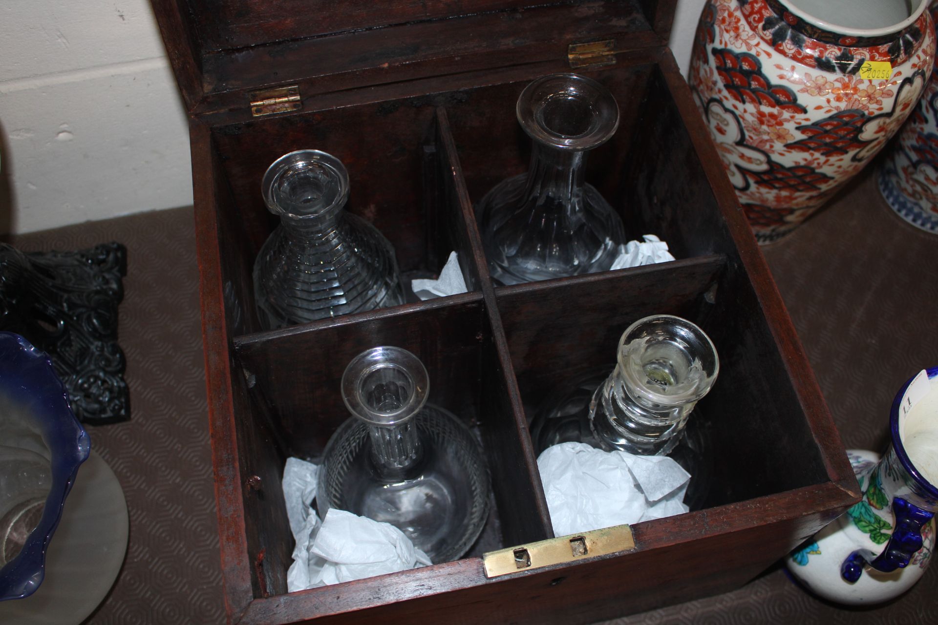 A mahogany decanter box with sunken brass handle a - Image 2 of 4