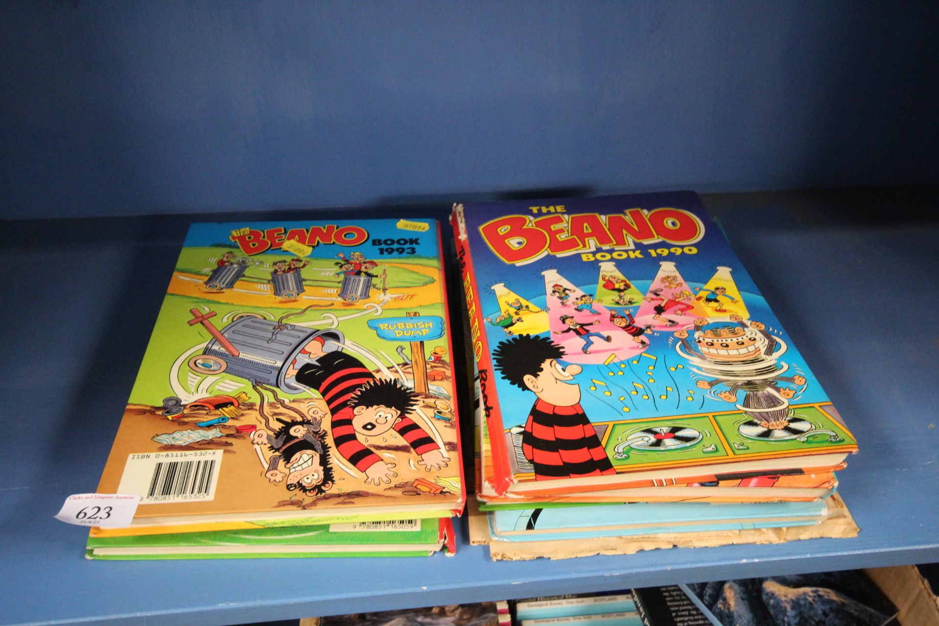 A quantity of Beano annuals and vintage newspapers