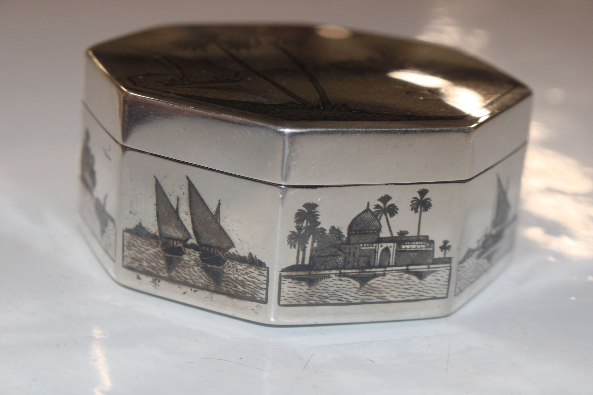 An Iraqi / Egyptian silver trinket box, approx. 14 - Image 3 of 6