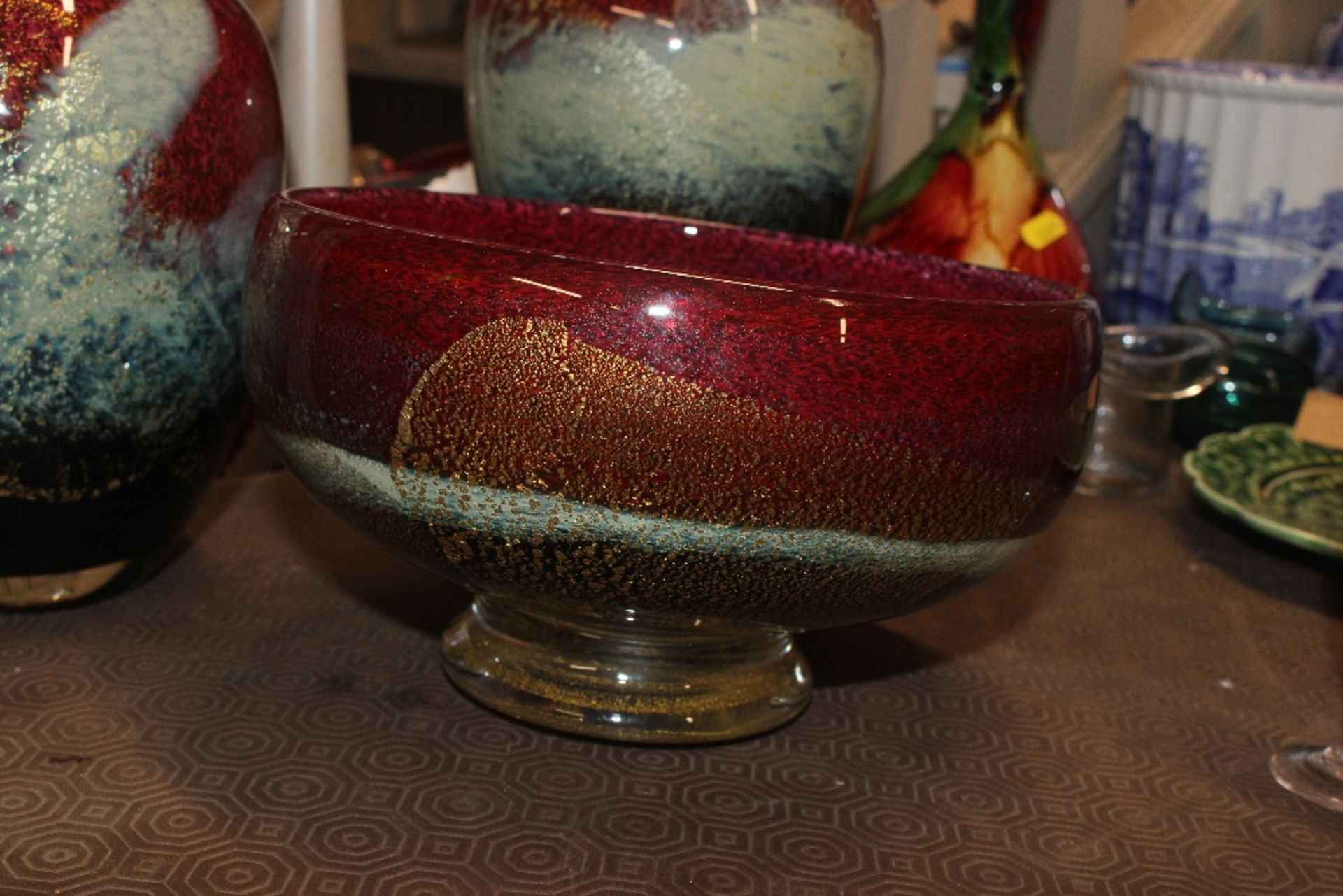 A Mdina glass bowl and two matching vases - Image 3 of 4