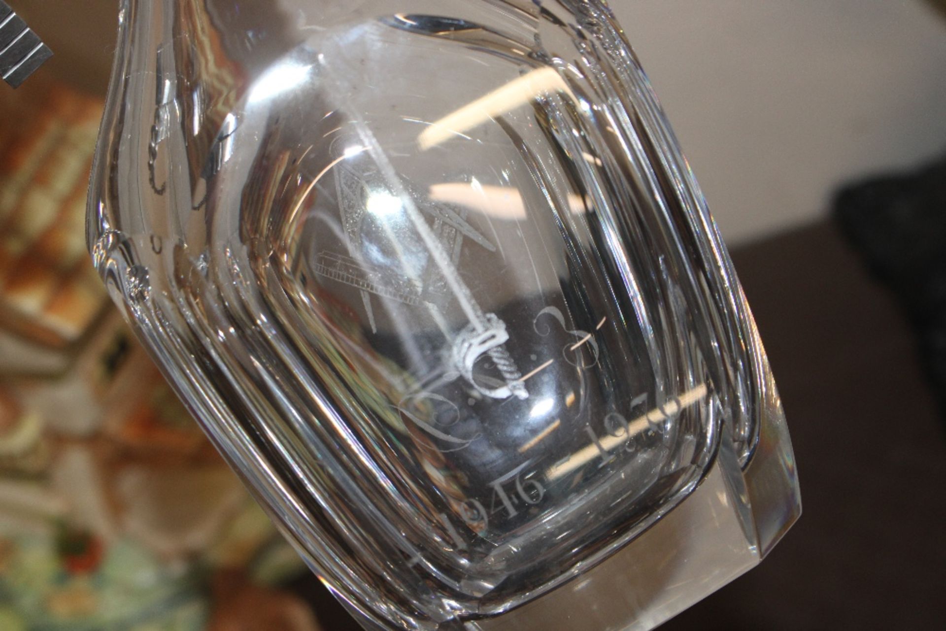 An Orrefors glass decanter with Masonic decoration - Image 6 of 7