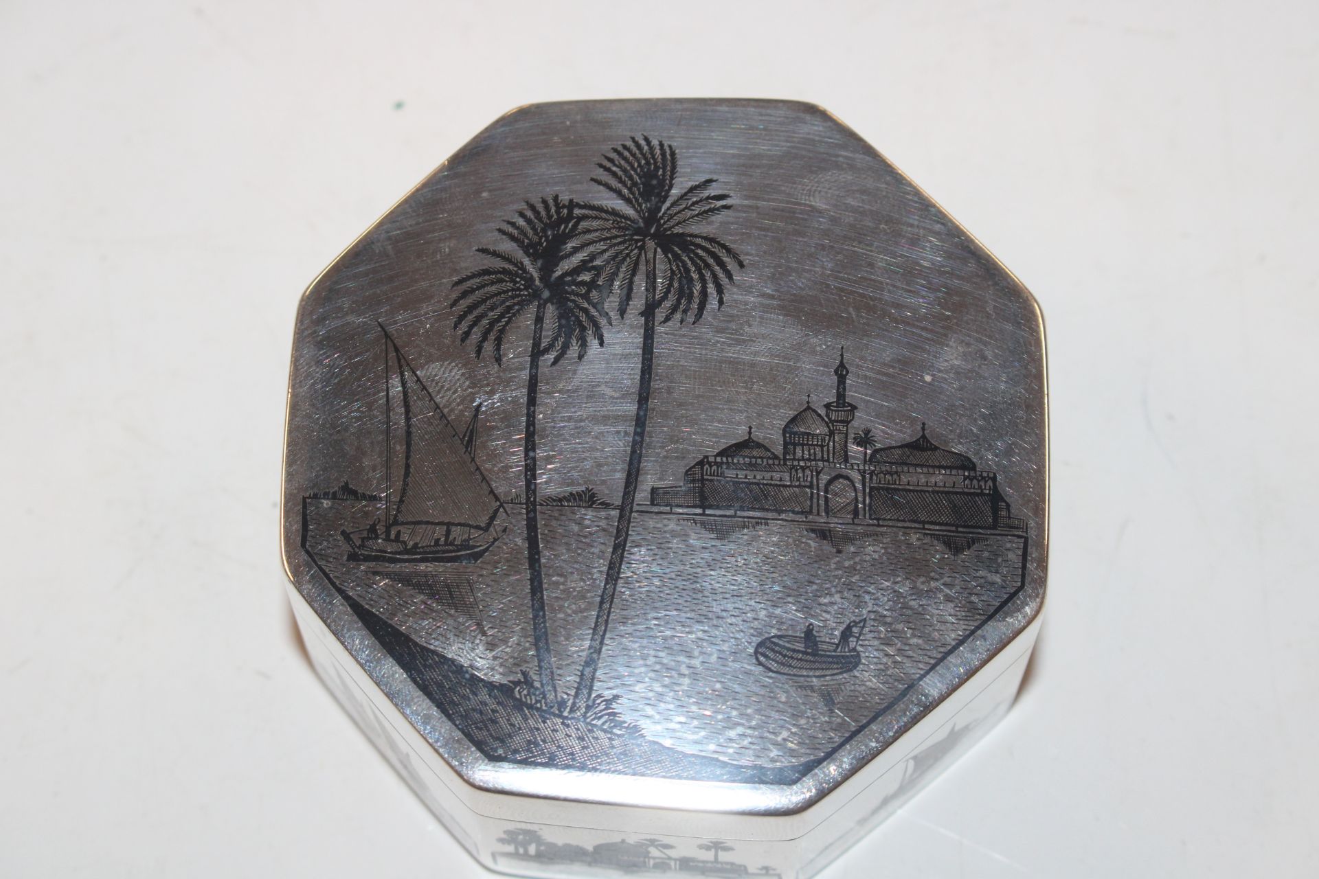 An Iraqi / Egyptian silver trinket box, approx. 14 - Image 2 of 6