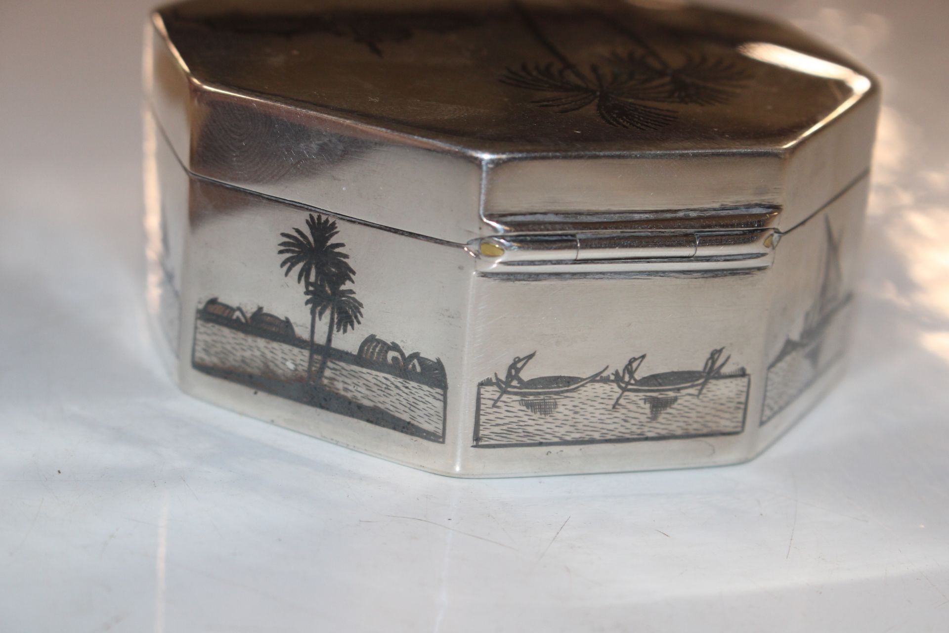 An Iraqi / Egyptian silver trinket box, approx. 14 - Image 5 of 6