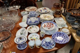 A collection of Victorian and later porcelain incl