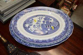 A blue and white 'Willow' patterned meat plate and