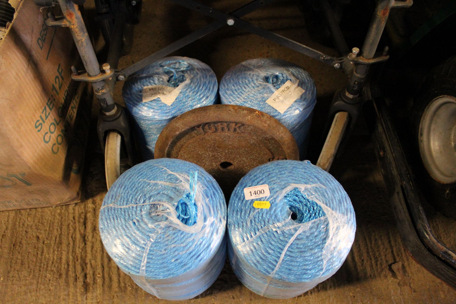 Four spools of blue rope and a Yorke Bar bell 10kg
