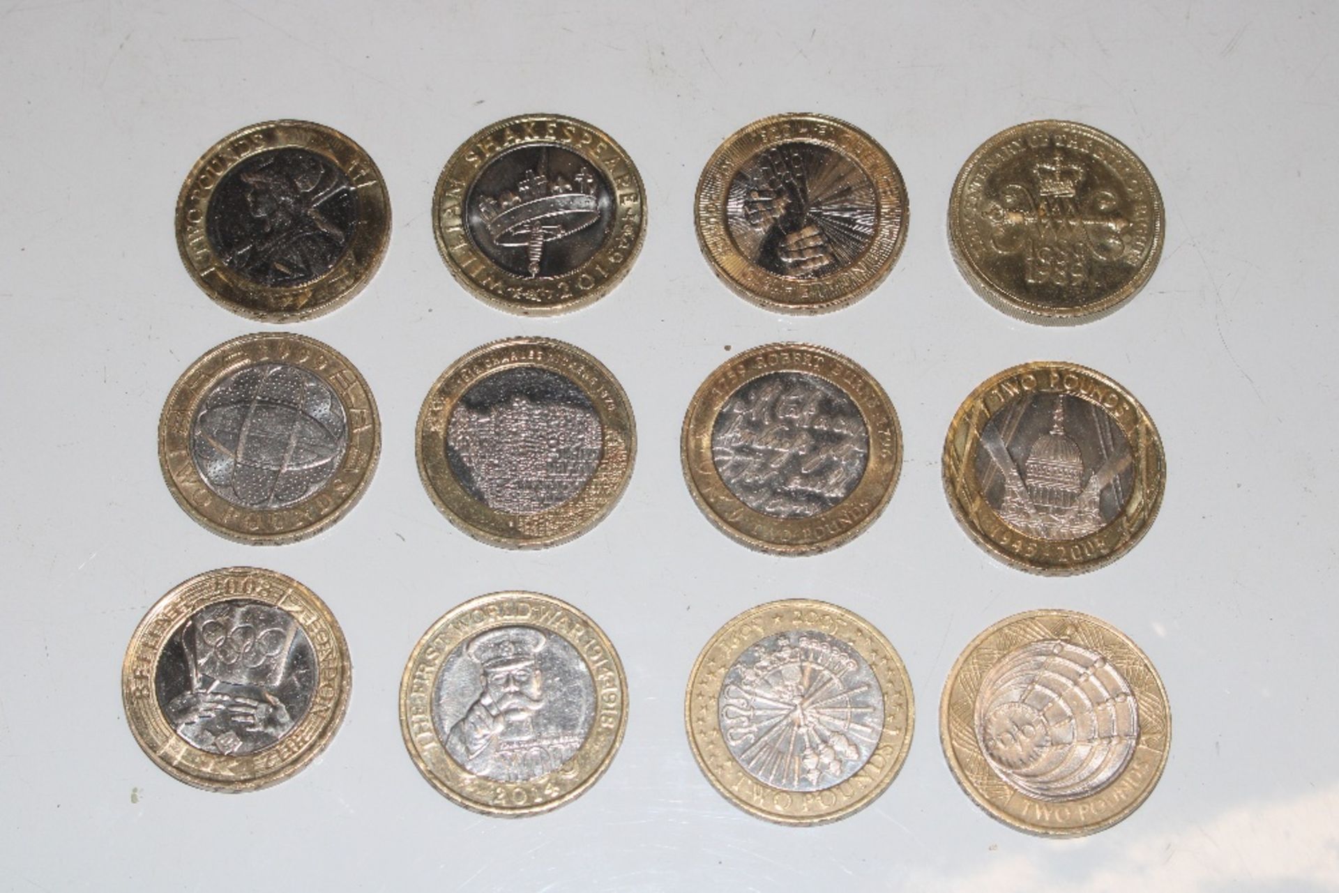 A bag of approx. 26 collector's £2 coins and colle - Image 3 of 3