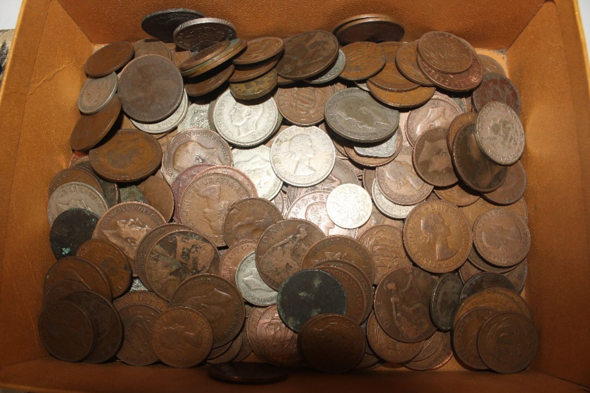 A box of various coinage including 1951 crown, ban - Image 2 of 4