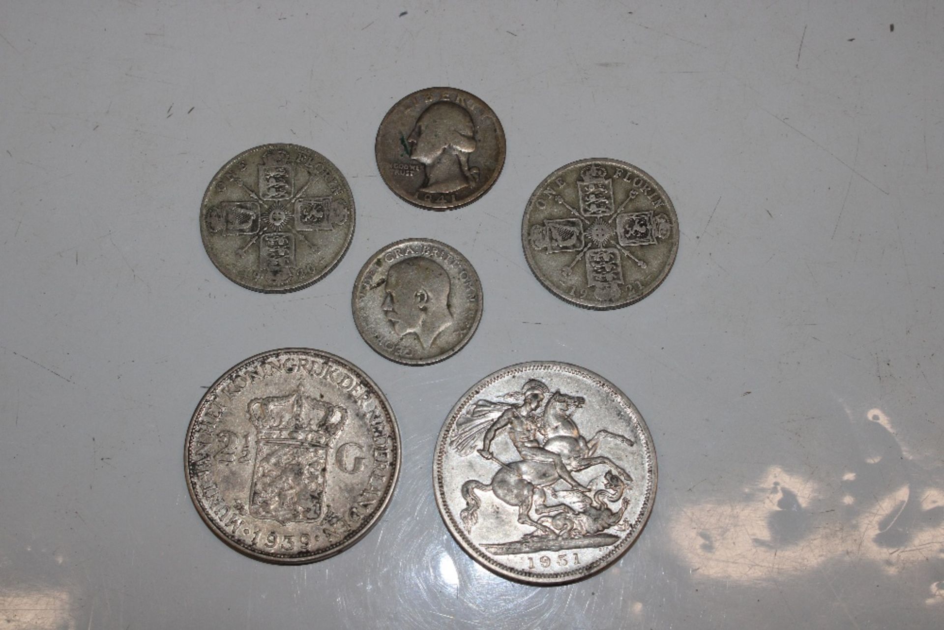 A box of various coinage including 1951 crown, ban - Image 4 of 4