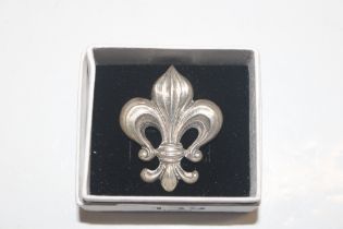 A vintage Sterling silver Fleur de Lys brooch appr