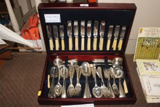 A canteen of Arthur Price cutlery