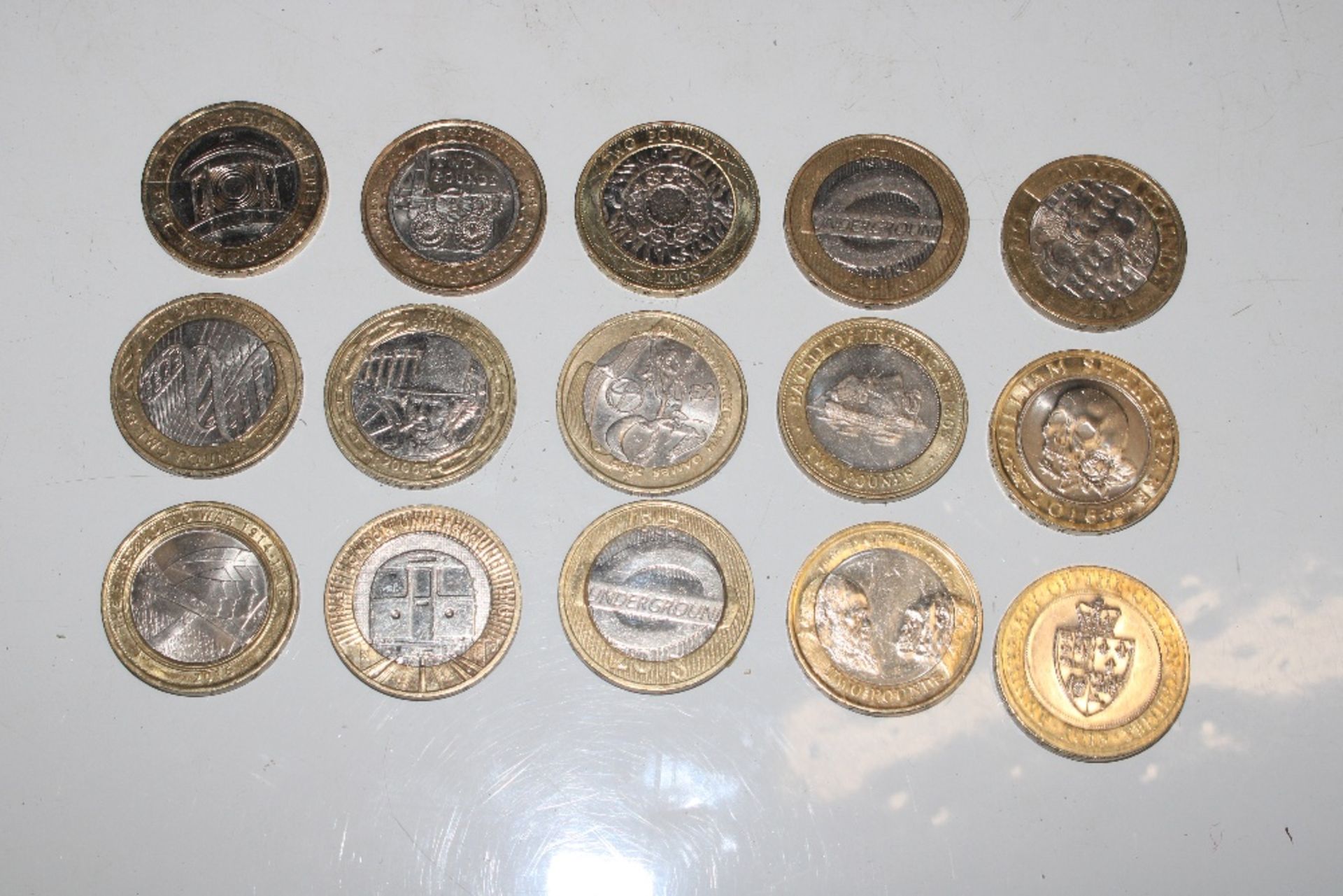 A bag of approx. 26 collector's £2 coins and colle - Image 2 of 3