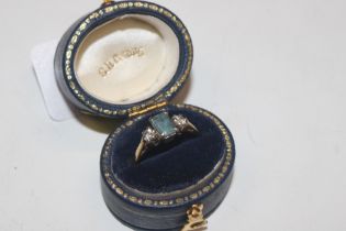 A 18ct gold ring set aquamarine coloured stone fla