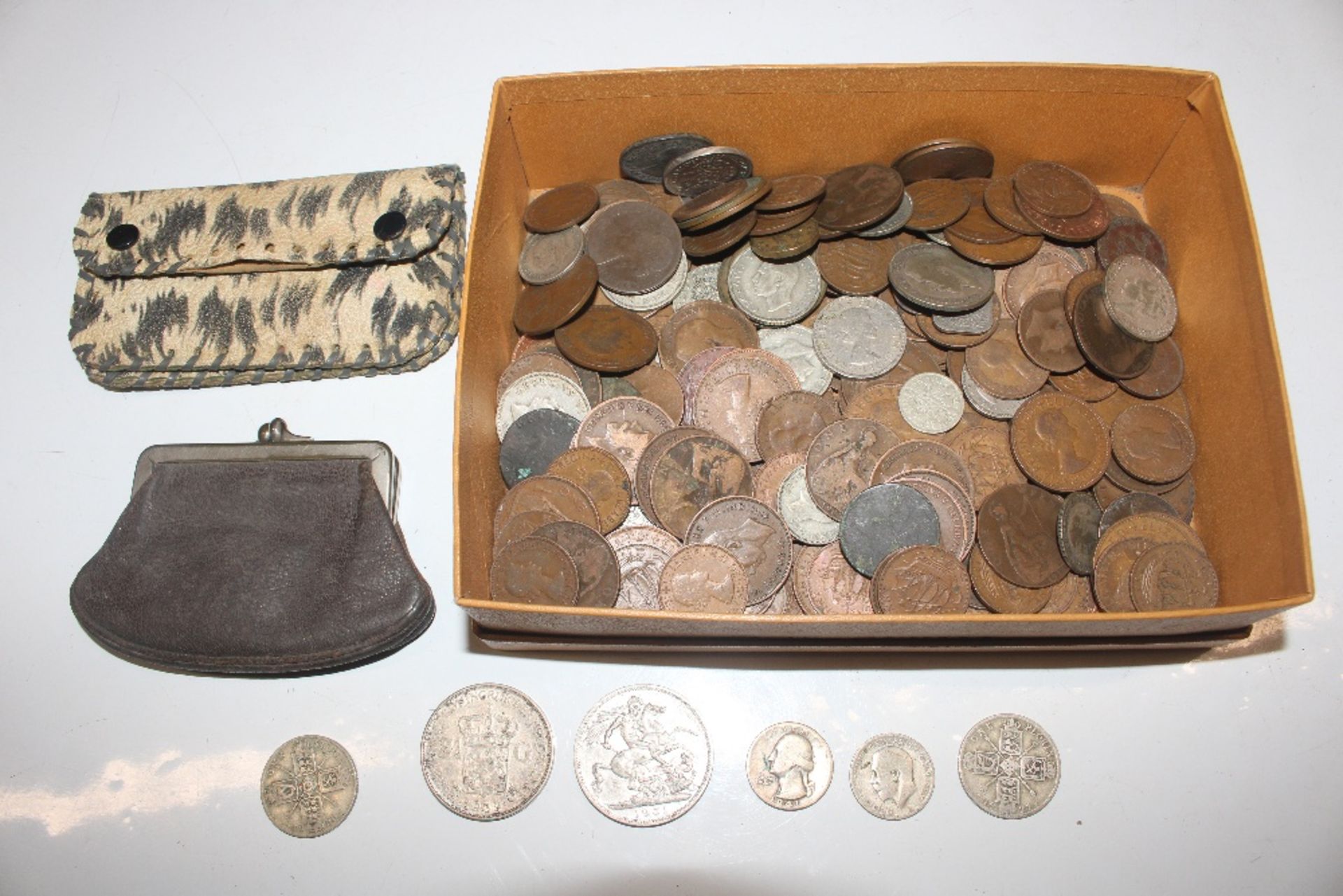 A box of various coinage including 1951 crown, ban