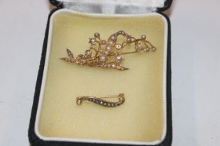 A 15ct gold and seed pearl set brooch (one pearl m