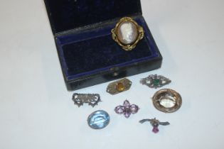 A box containing yellow metal; cameo brooch, approx